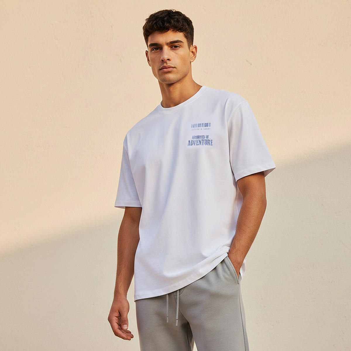 تيشيرت بقصة عادية وياقة ضيقة وأكمام قصيرة وطبعات للرجال-men-clothing-tshirtsandpolos-tshirts-image-1