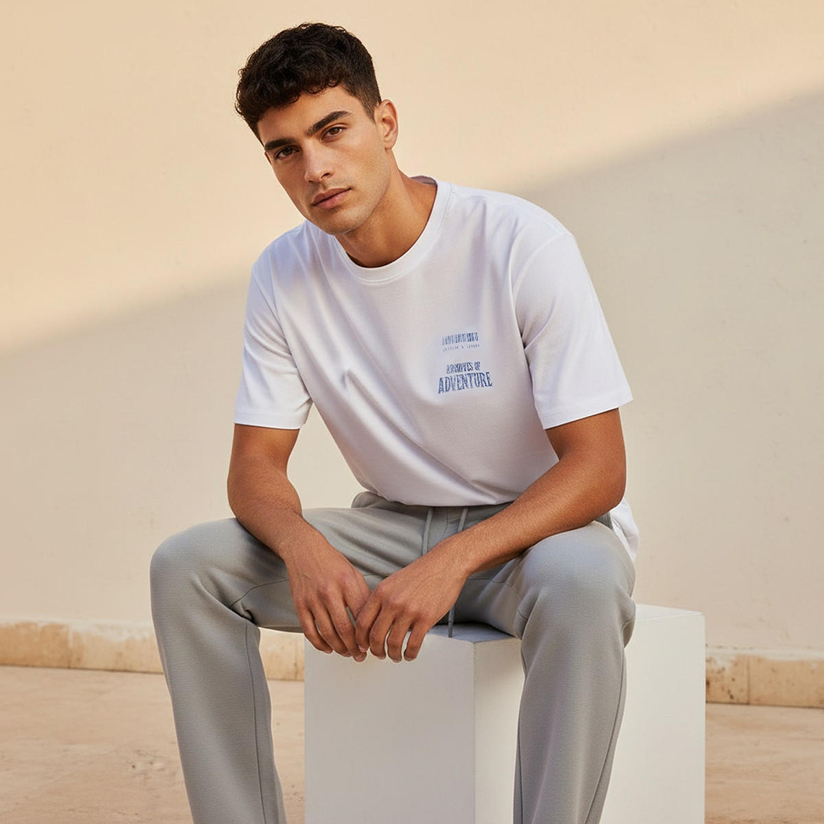تيشيرت بقصة عادية وياقة ضيقة وأكمام قصيرة وطبعات للرجال-men-clothing-tshirtsandpolos-tshirts-image-5