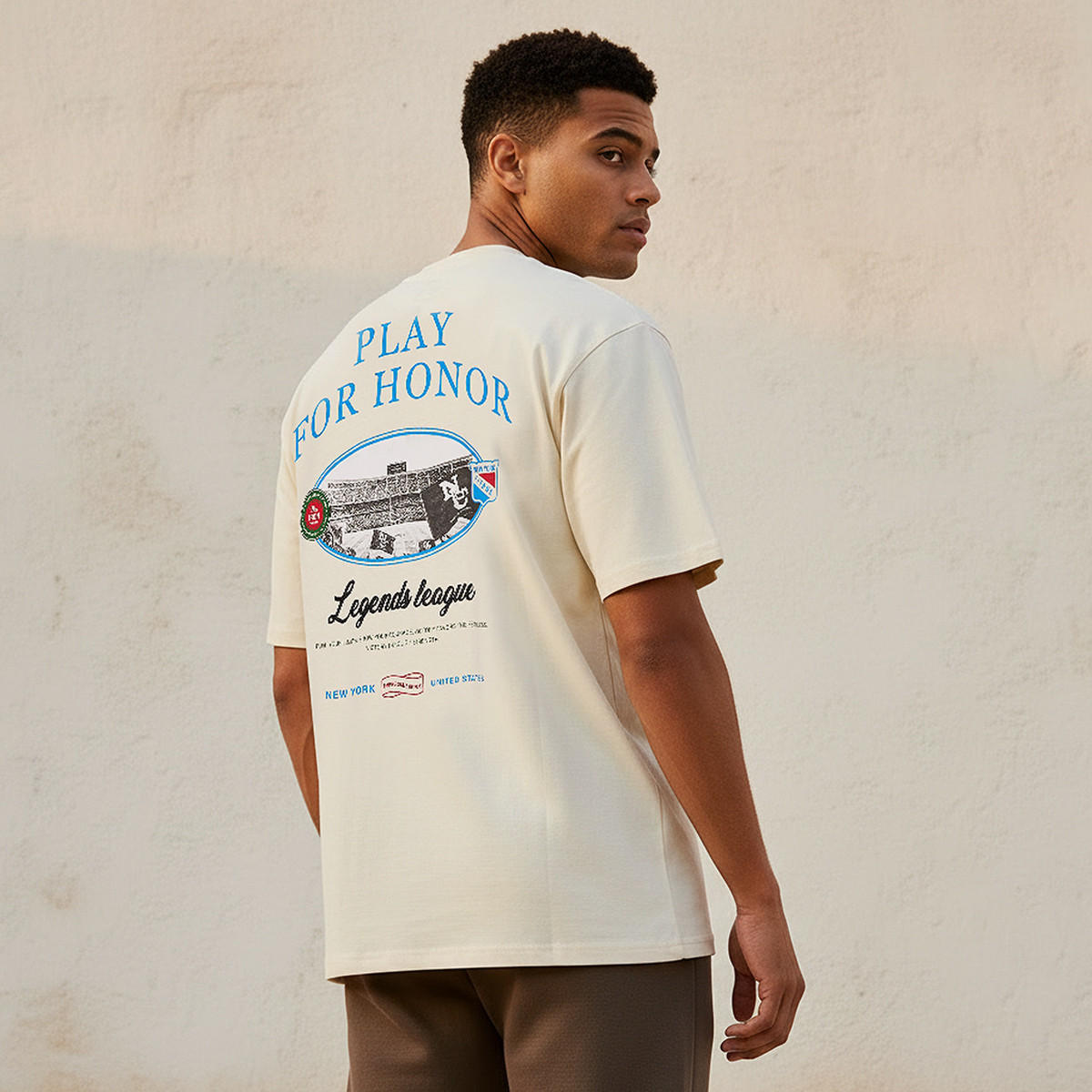 تيشيرت بقصة عادية وياقة ضيقة وأكمام قصيرة وطبعات للرجال-men-clothing-tshirtsandpolos-tshirts-image-4