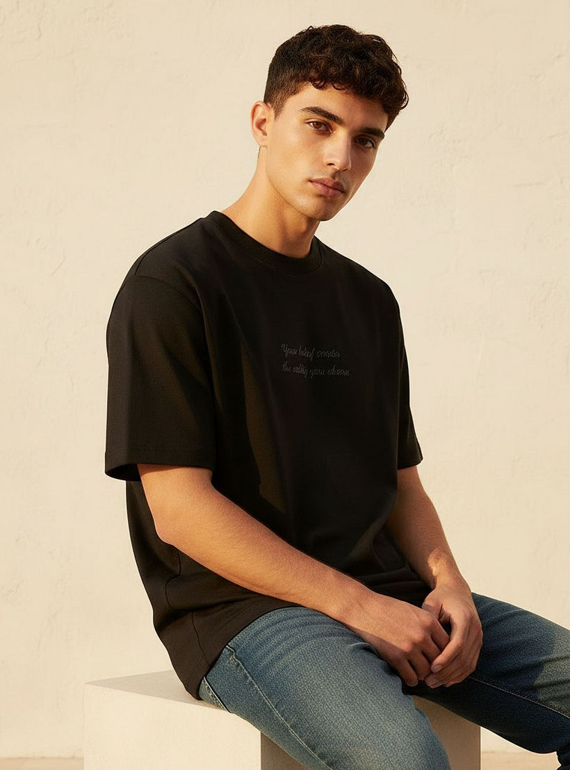 تيشيرت برقبة ضيقة وأكمام قصيرة وقصة عادية وطبعات شعار يوث من سبلاش-men-clothing-tshirtsandpolos-tshirts-image-5