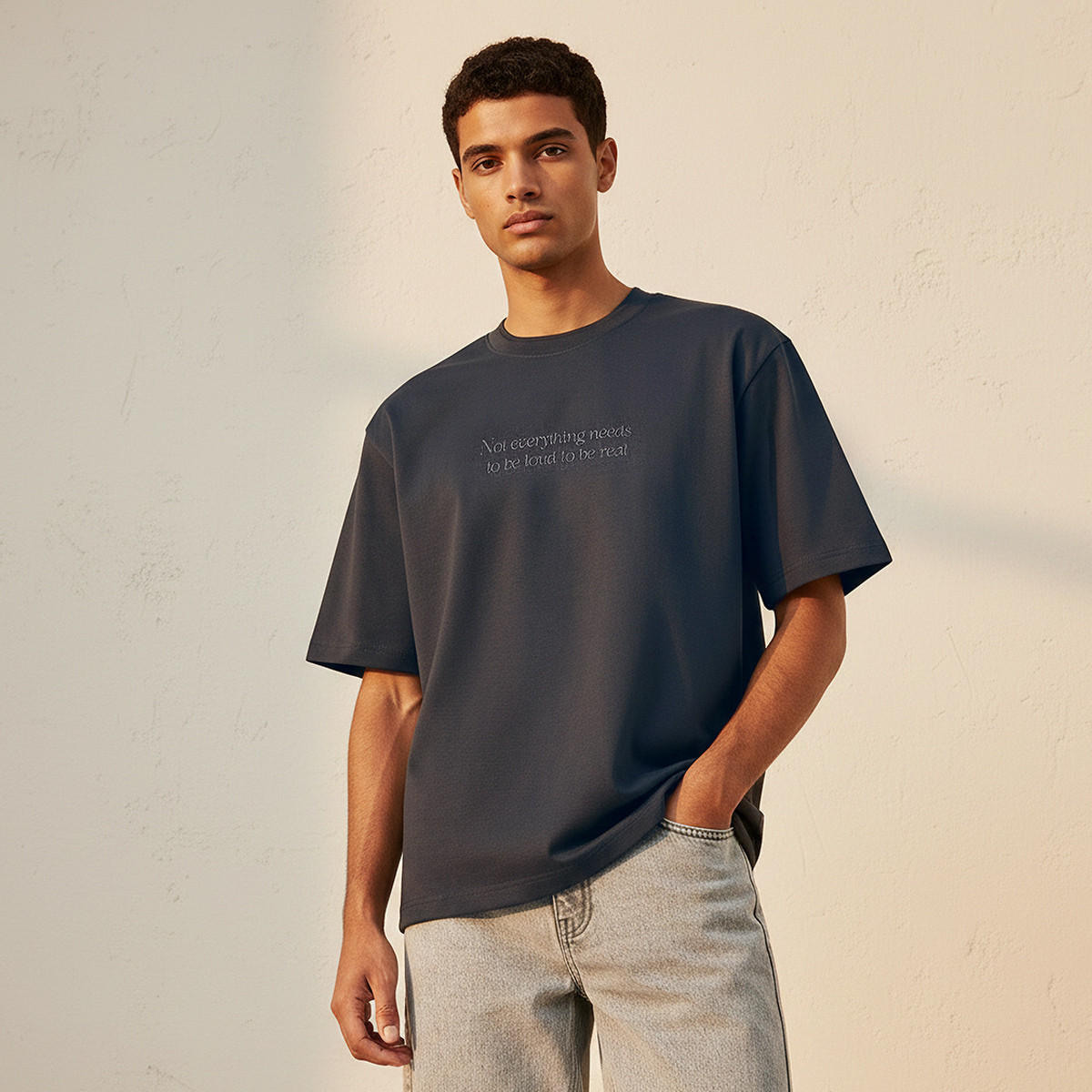 تيشيرت برقبة ضيقة وأكمام قصيرة وقصة عادية وطبعات شعار يوث من سبلاش-men-clothing-tshirtsandpolos-tshirts-image-1