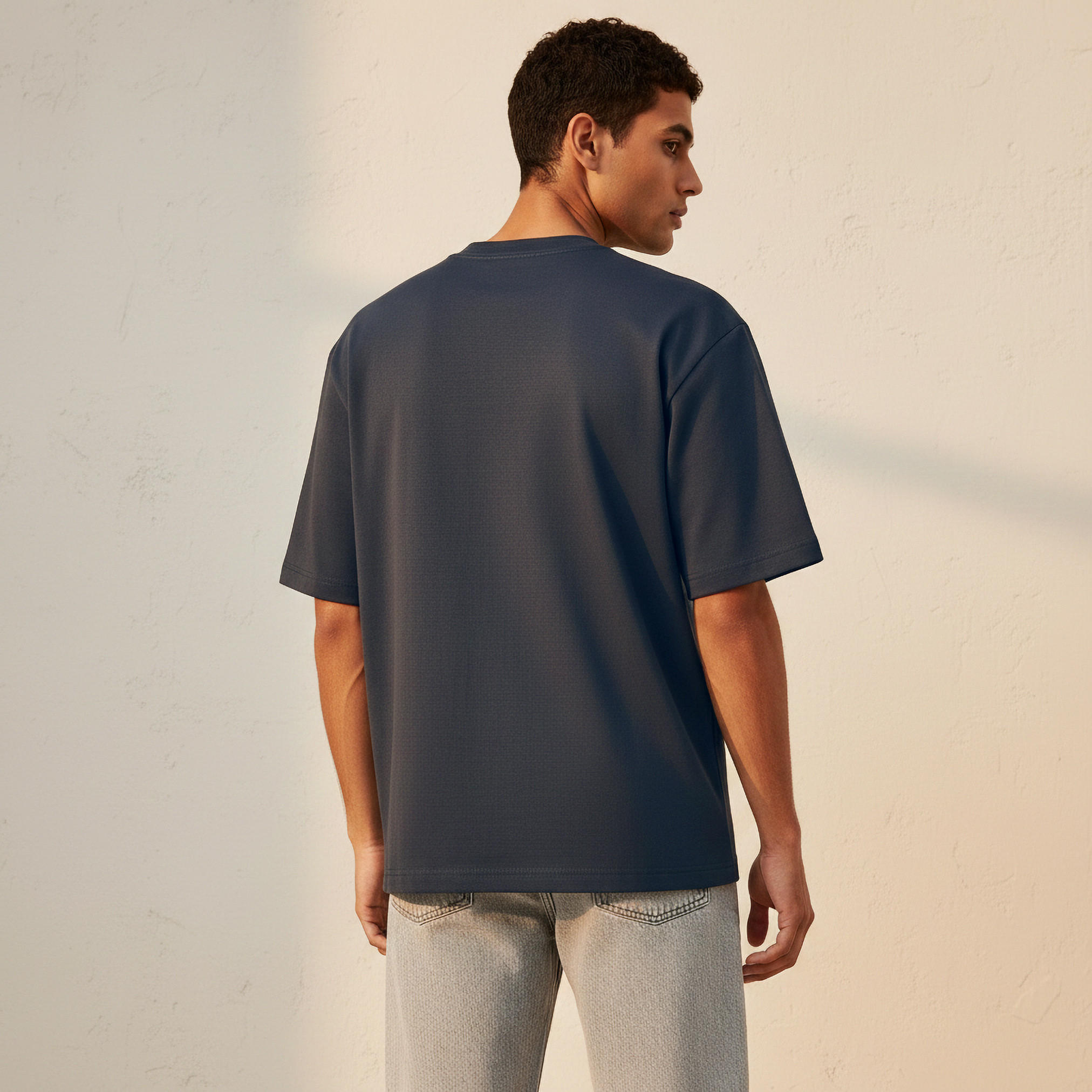 تيشيرت برقبة ضيقة وأكمام قصيرة وقصة عادية وطبعات شعار يوث من سبلاش-men-clothing-tshirtsandpolos-tshirts-image-4