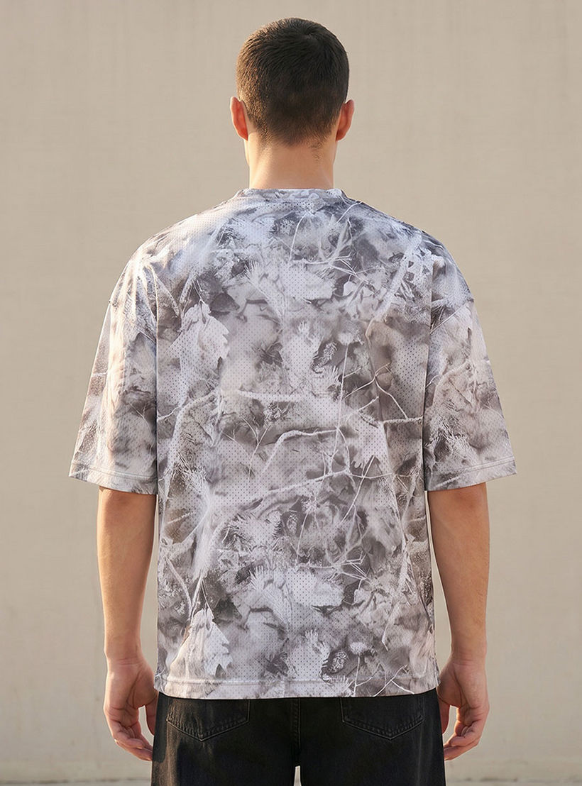 تيشيرت بقصة مريحة وياقة V وأكمام قصيرة وطبعات من سبلاش يوث-men-clothing-tshirtsandpolos-tshirts-image-4