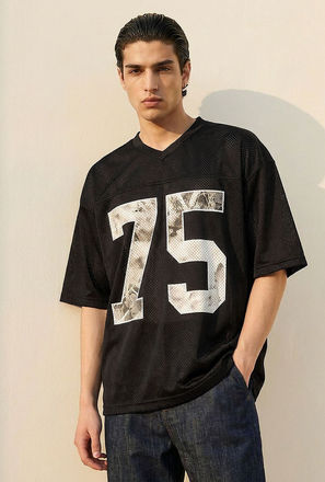 تيشيرت بياقة V وطبعات وأكمام قصيرة من سبلاش ييوث-men-clothing-tshirtsandpolos-tshirts-image-1