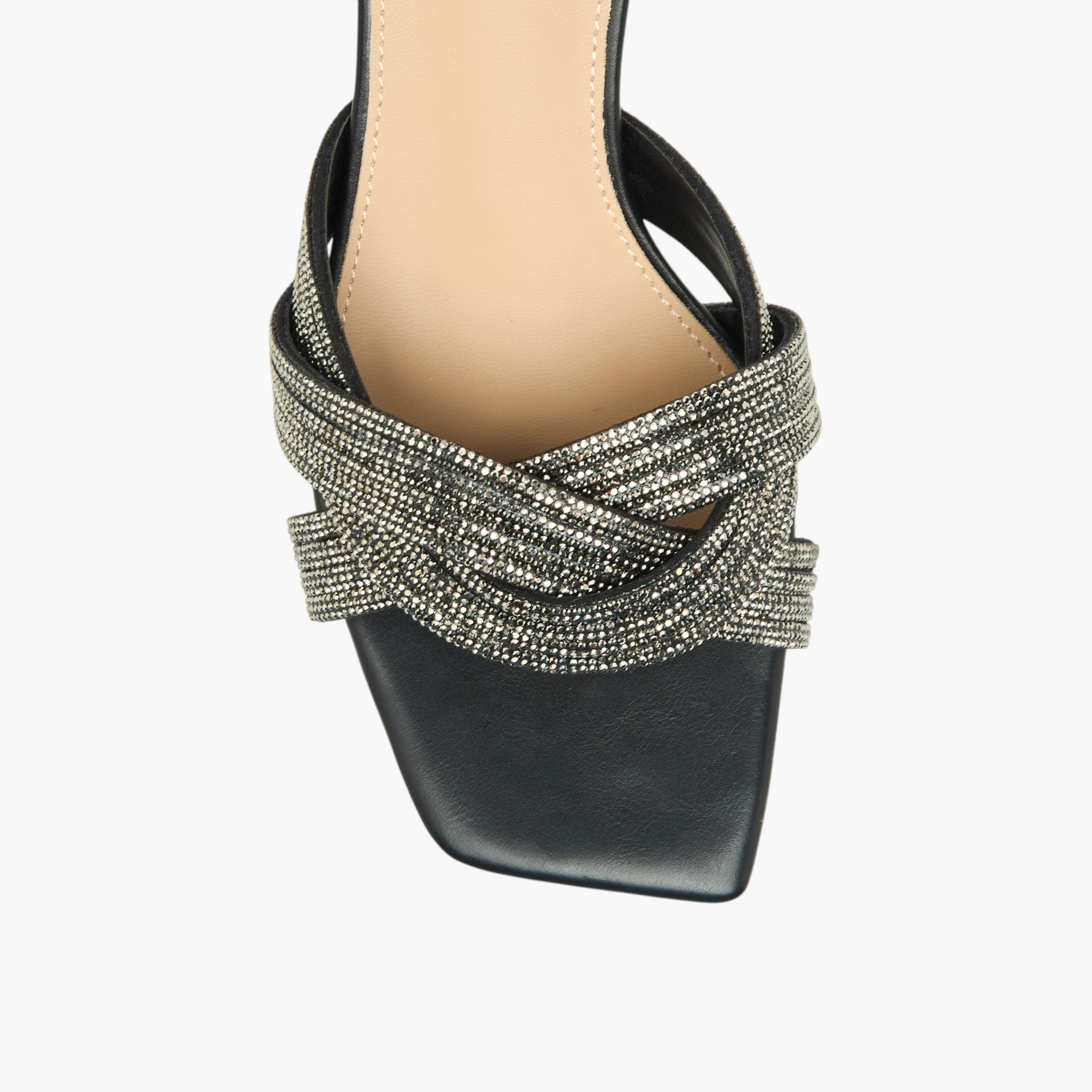 صندل مزين بكعب سميك للنساء من فلورا بيلا-women-shoes-sandals-heeled-image-4