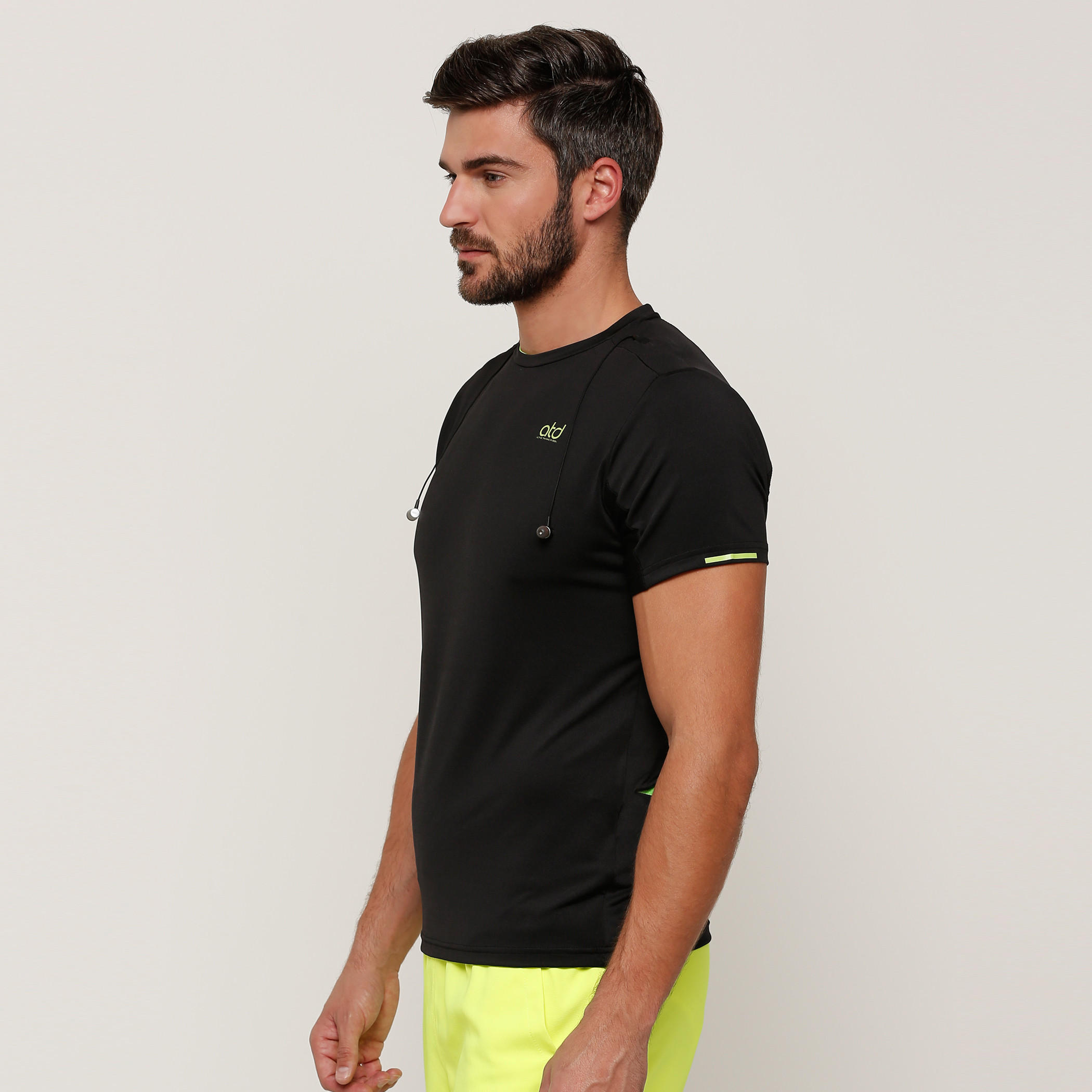 تيشيرت بياقة مستديرة وأكمام قصيرة-men-clothing-sportswearandactivewear-tshirtsandpolos-image-3