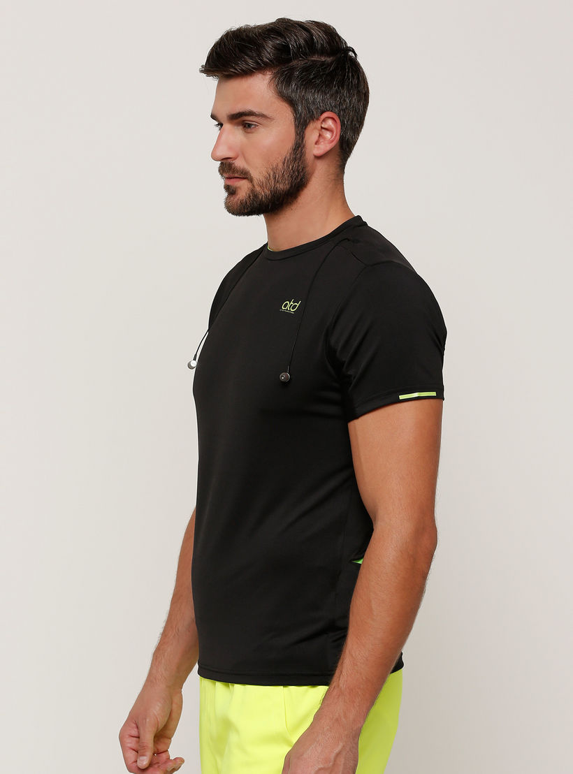 تيشيرت بياقة مستديرة وأكمام قصيرة-men-clothing-sportswearandactivewear-tshirtsandpolos-image-3
