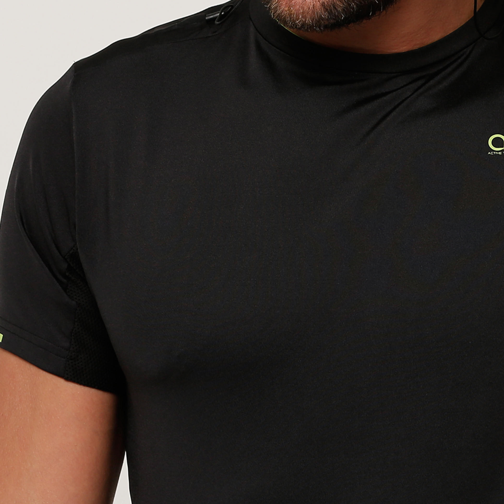 تيشيرت بياقة مستديرة وأكمام قصيرة-men-clothing-sportswearandactivewear-tshirtsandpolos-image-4