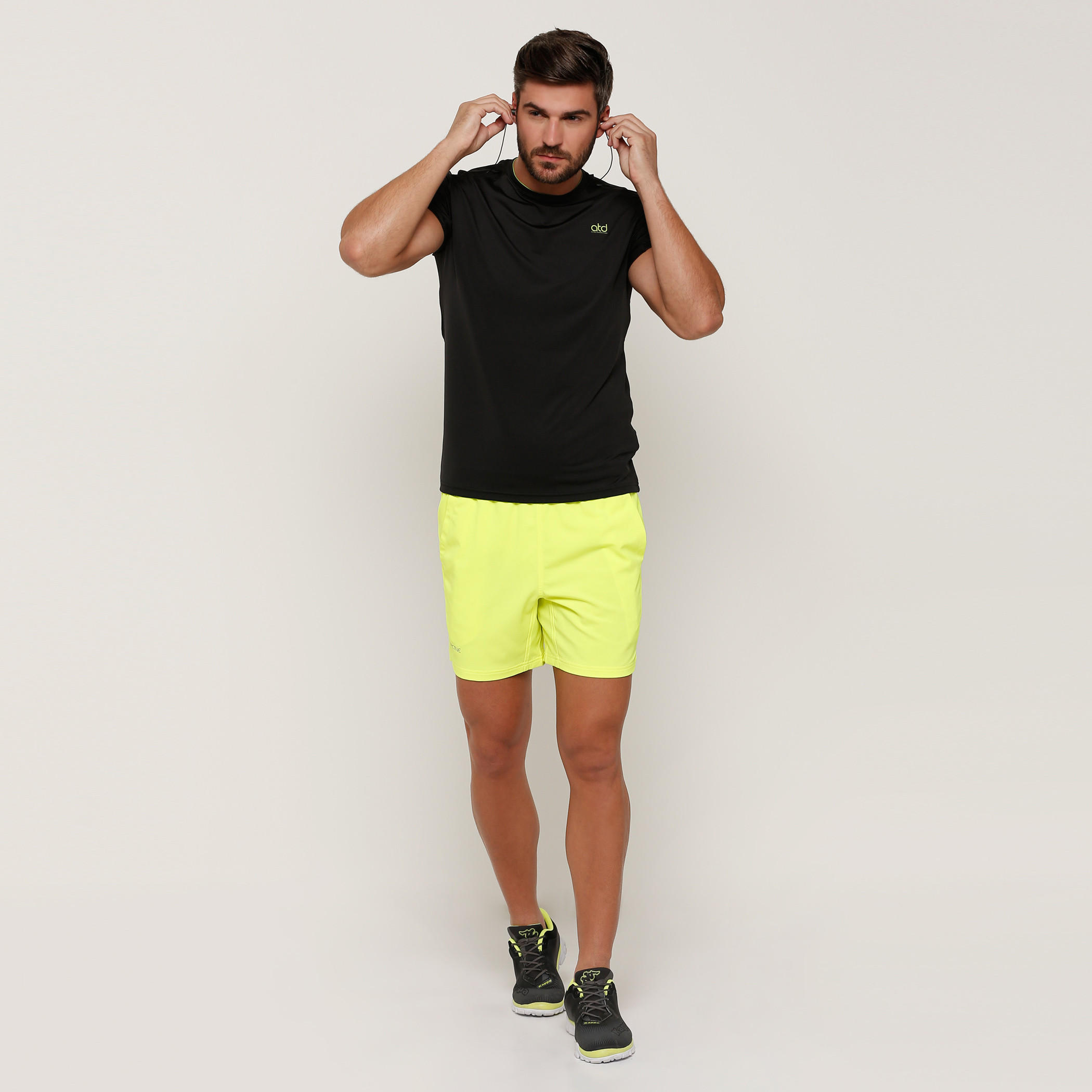 تيشيرت بياقة مستديرة وأكمام قصيرة-men-clothing-sportswearandactivewear-tshirtsandpolos-image-5