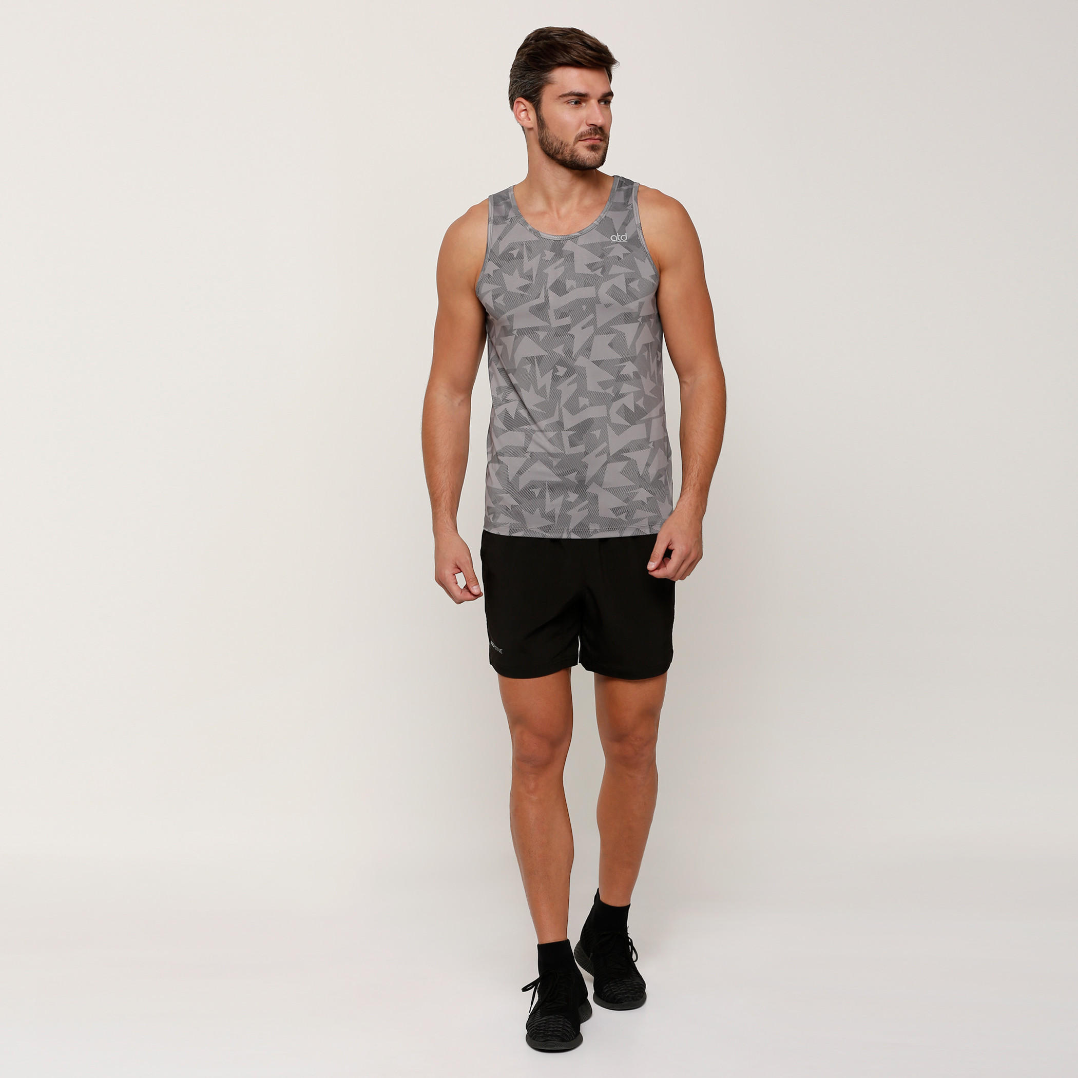 سترة فيست دون أكمام بياقة مستديرة وطبعات-men-clothing-sportswearandactivewear-tshirtsandpolos-image-5