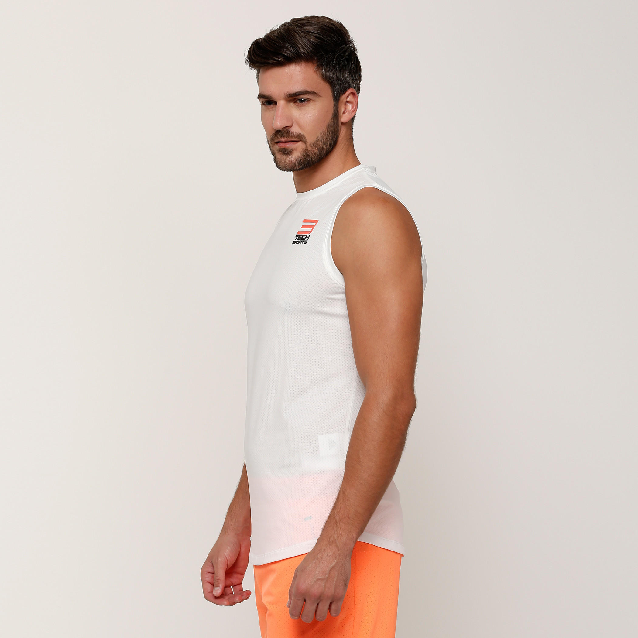 تيشيرت دون أكمام بتفاصيل شبكية وطبعات-men-clothing-sportswearandactivewear-tshirtsandpolos-image-3