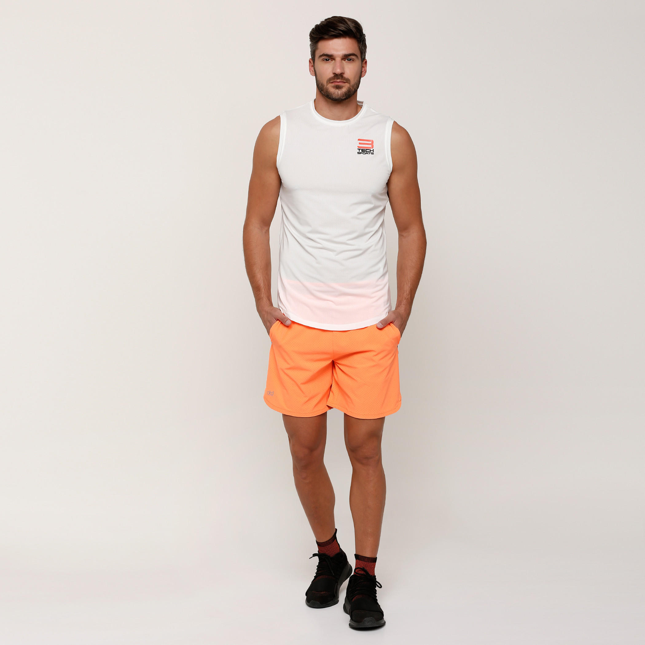 تيشيرت دون أكمام بتفاصيل شبكية وطبعات-men-clothing-sportswearandactivewear-tshirtsandpolos-image-5