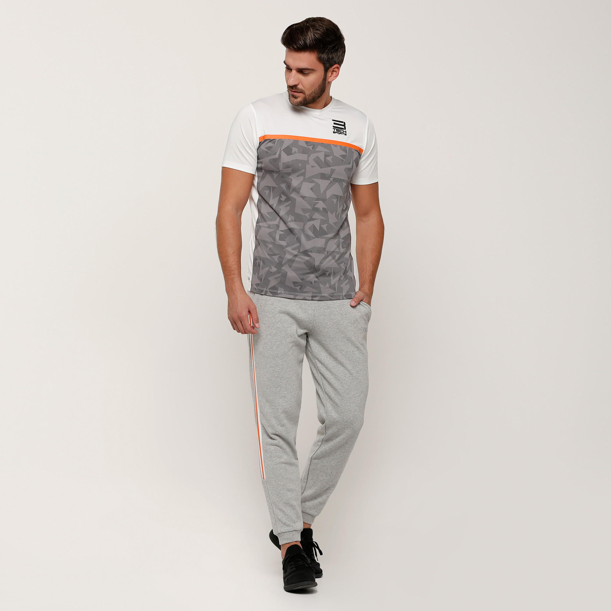 تيشيرت بياقة مستديرة وأكمام قصيرة مع طبعات-men-clothing-sportswearandactivewear-tshirtsandpolos-image-5