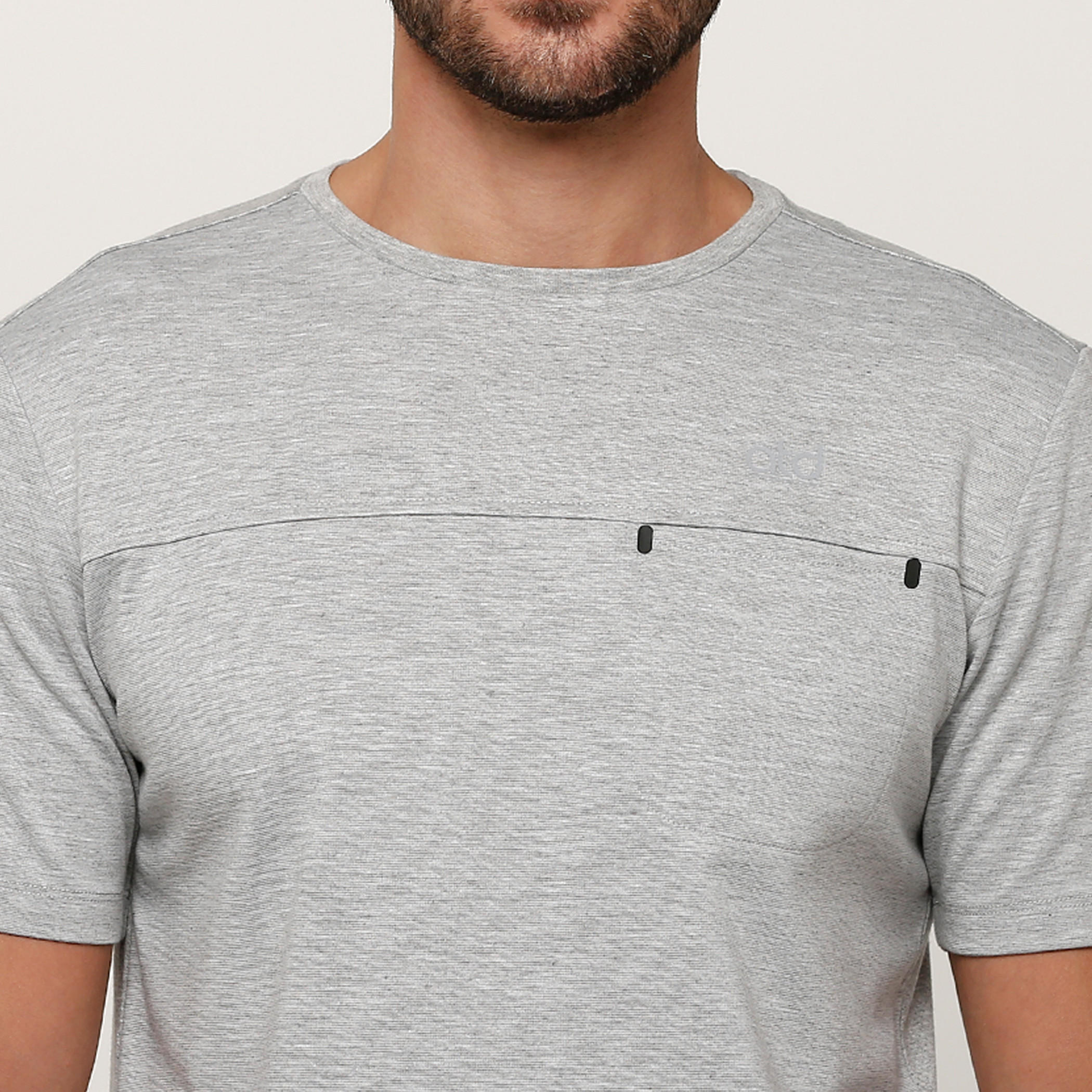 تيشيرت بياقة مستديرة وأكمام قصيرة وحوّاف غير مستوية-men-clothing-sportswearandactivewear-tshirtsandpolos-image-4