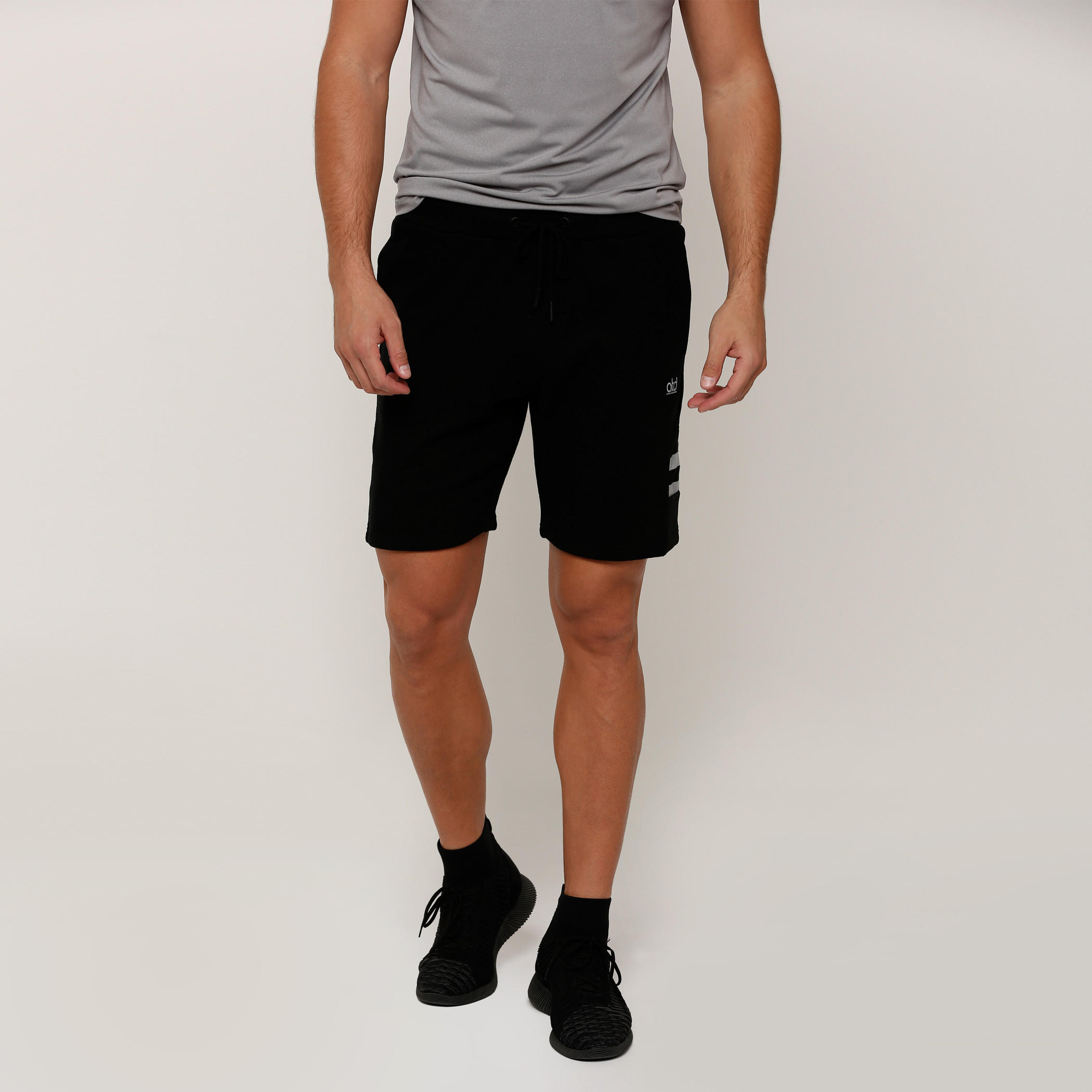 شورت بخصر مطّاطي وجيوب-men-clothing-sportswearandactivewear-bottoms-image-1