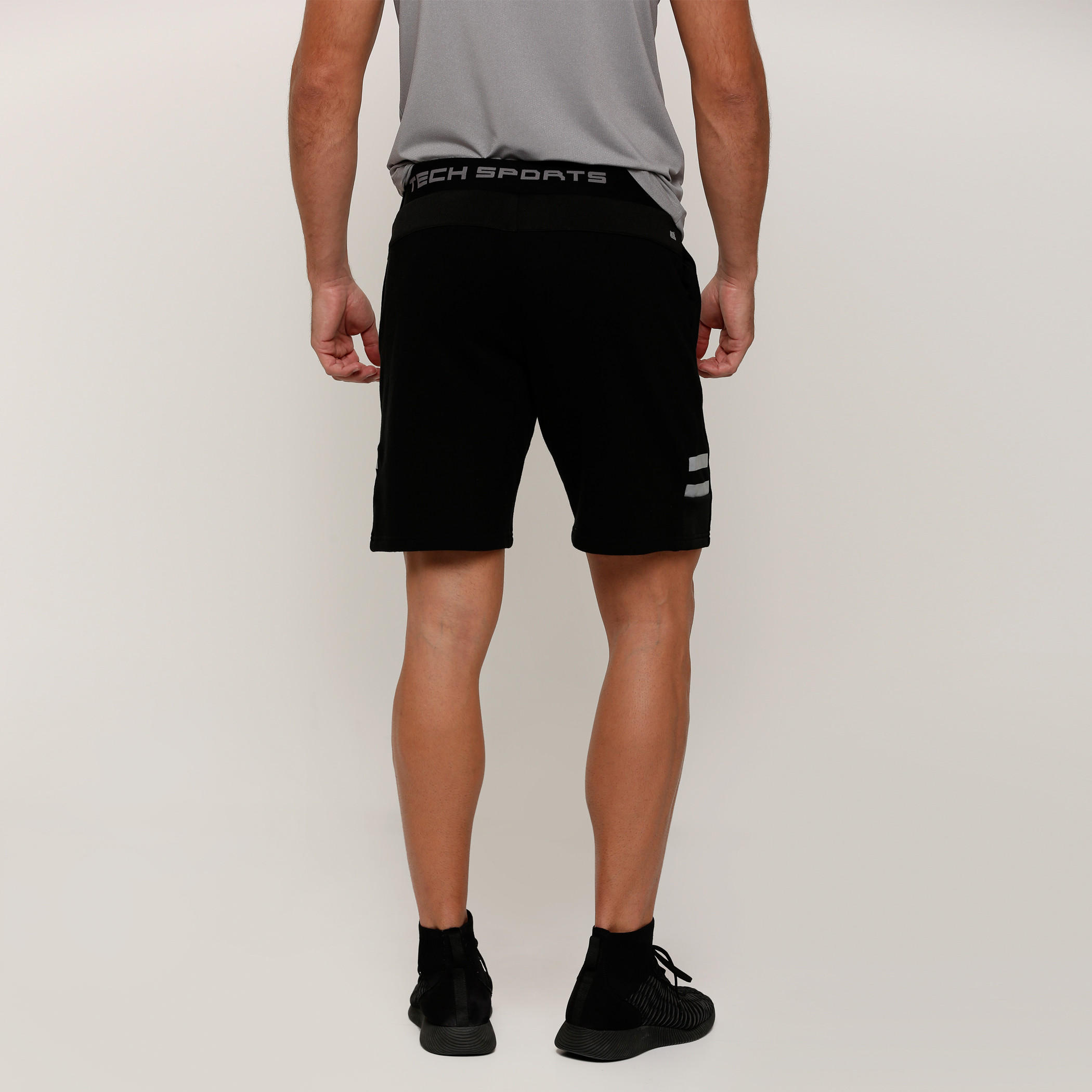 شورت بخصر مطّاطي وجيوب-men-clothing-sportswearandactivewear-bottoms-image-2