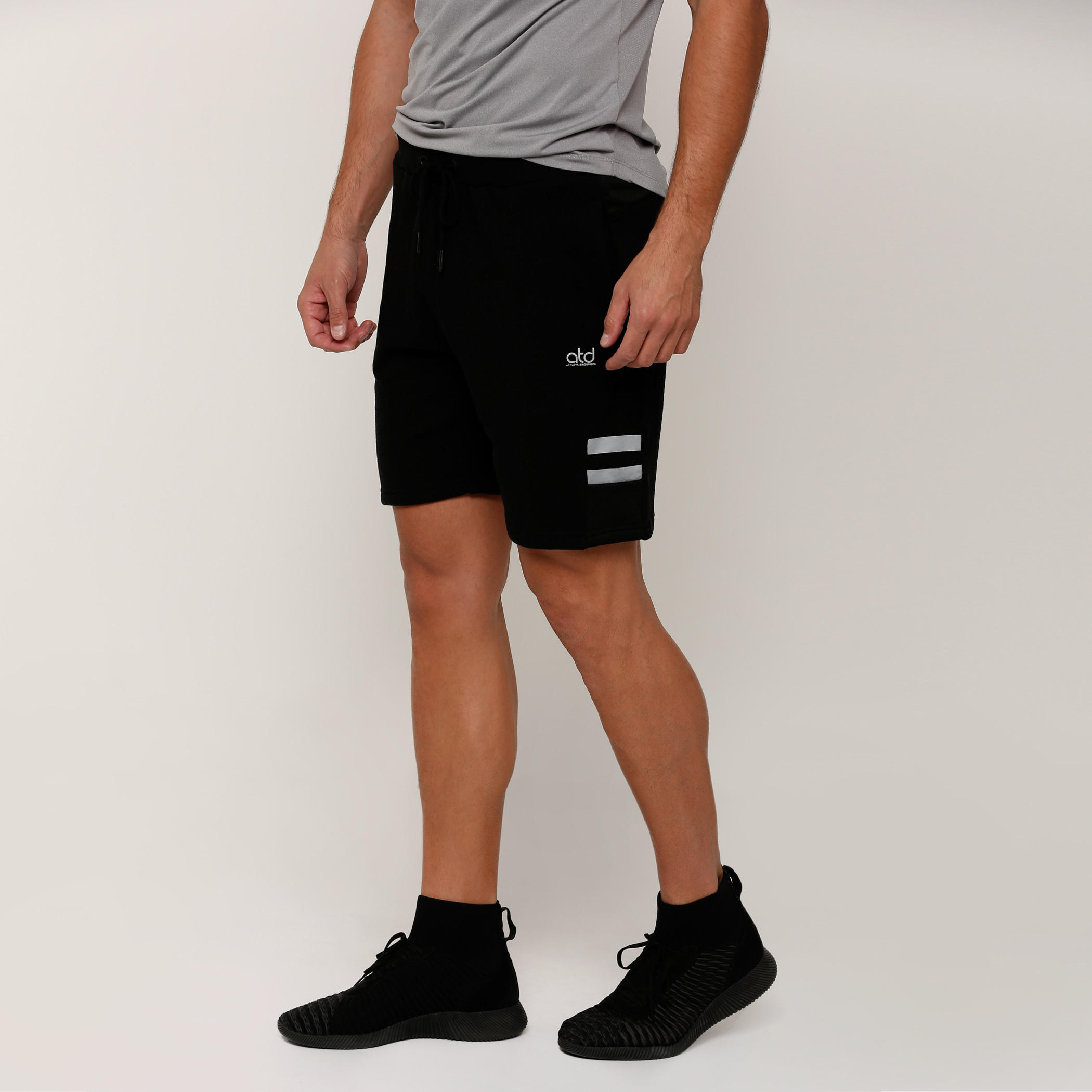 شورت بخصر مطّاطي وجيوب-men-clothing-sportswearandactivewear-bottoms-image-3