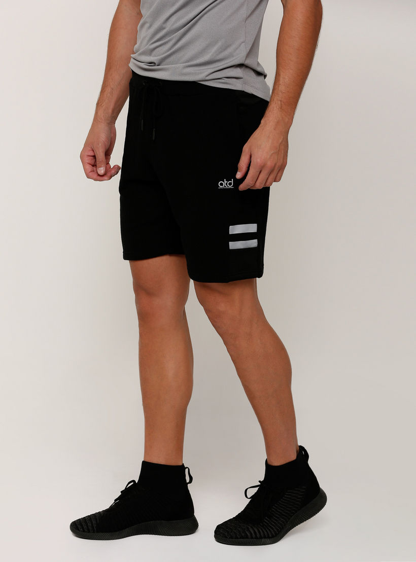 شورت بخصر مطّاطي وجيوب-men-clothing-sportswearandactivewear-bottoms-image-3