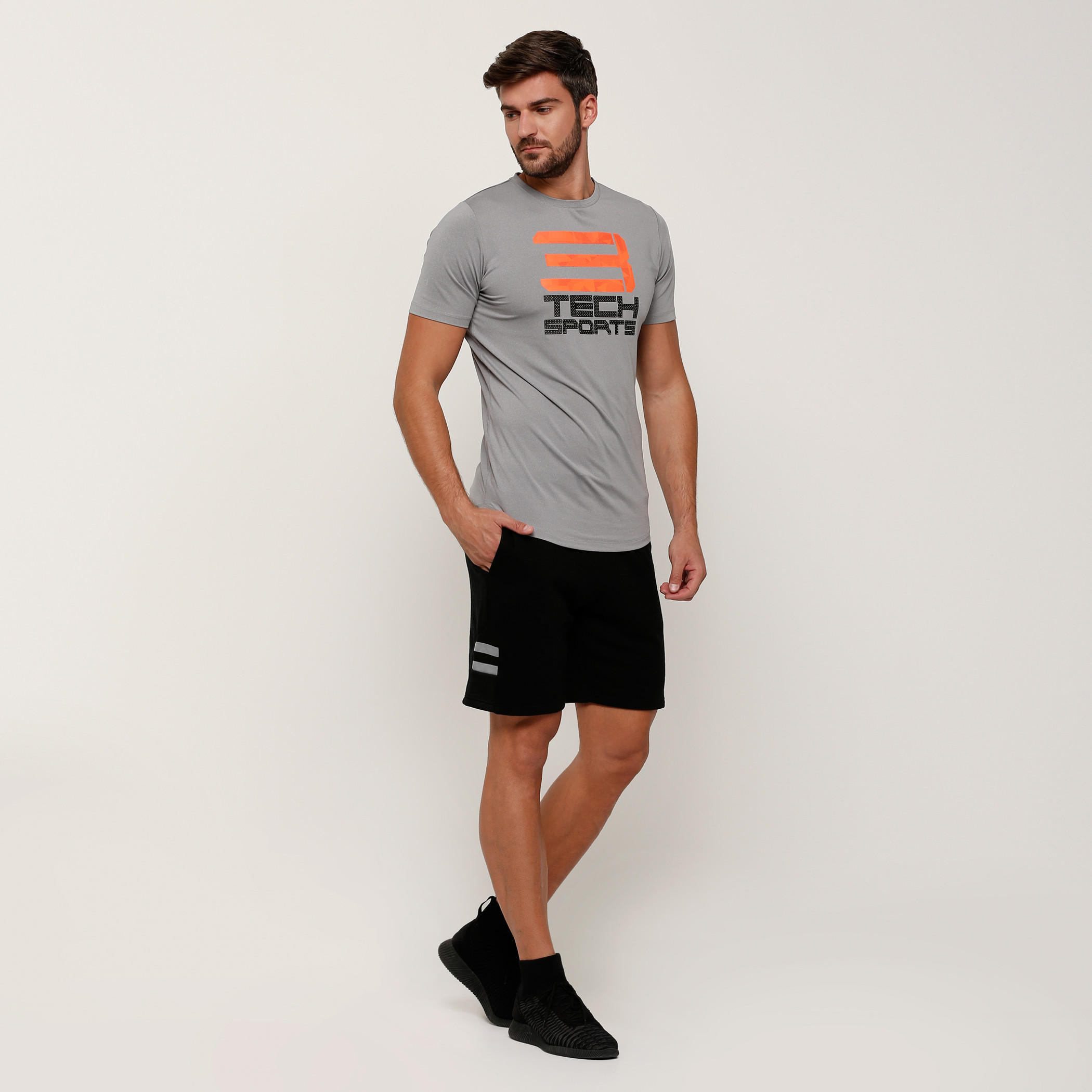 شورت بخصر مطّاطي وجيوب-men-clothing-sportswearandactivewear-bottoms-image-5