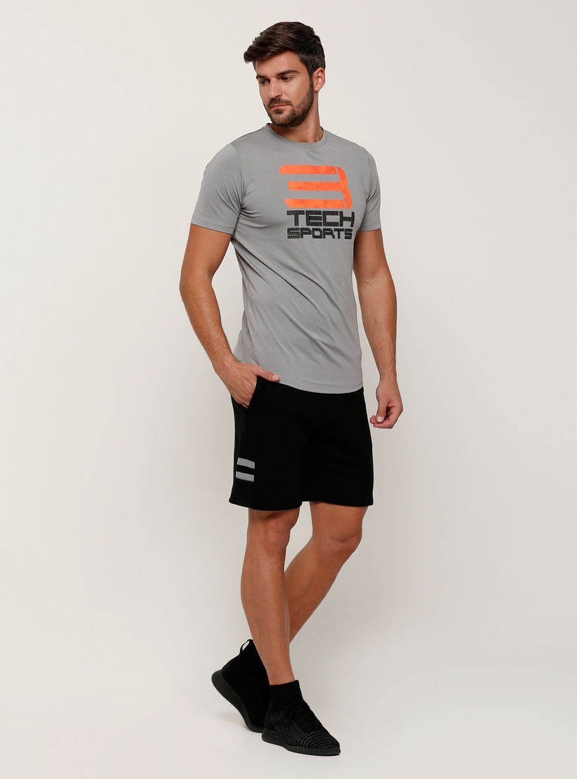 شورت بخصر مطّاطي وجيوب-men-clothing-sportswearandactivewear-bottoms-image-5