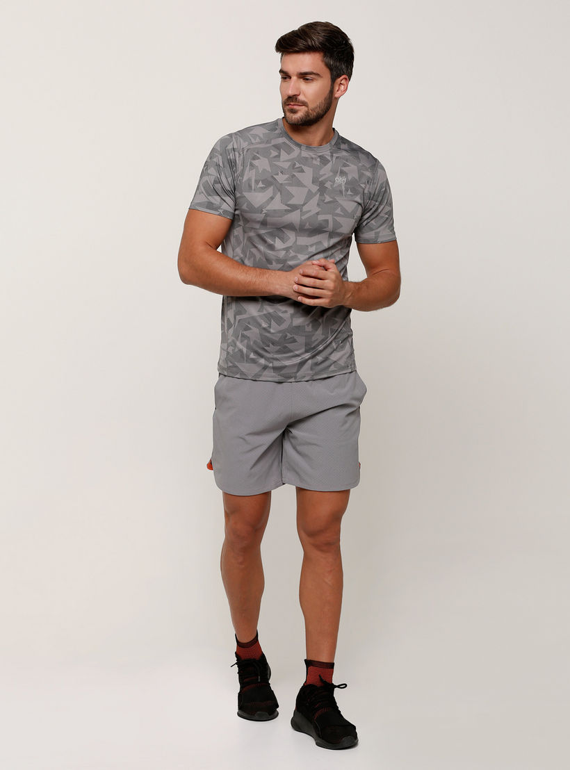 شورت بخصر مطّاطي وجيوب-men-clothing-sportswearandactivewear-bottoms-image-5