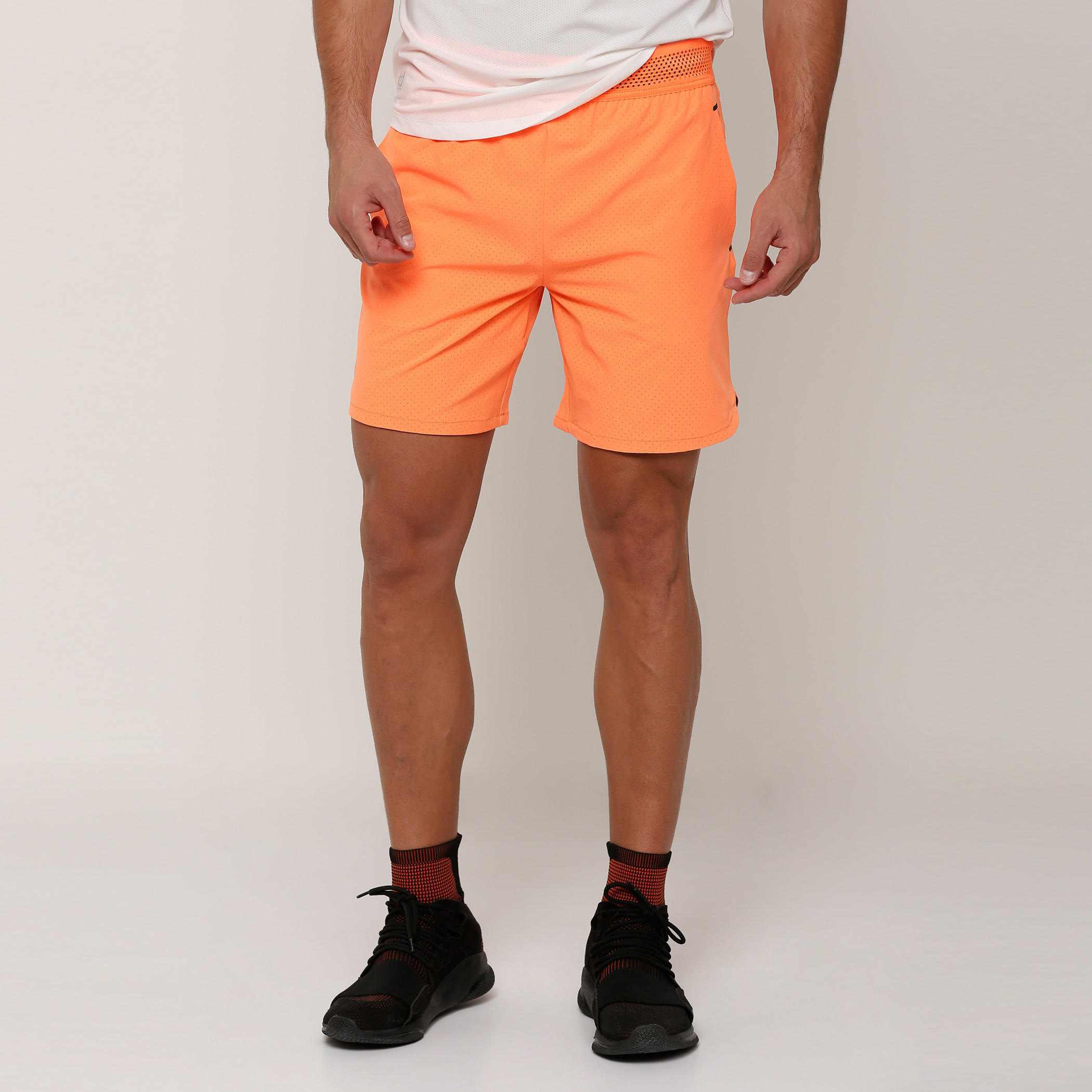 شورت بخصر مطّاطي وجيوب-men-clothing-sportswearandactivewear-bottoms-image-1