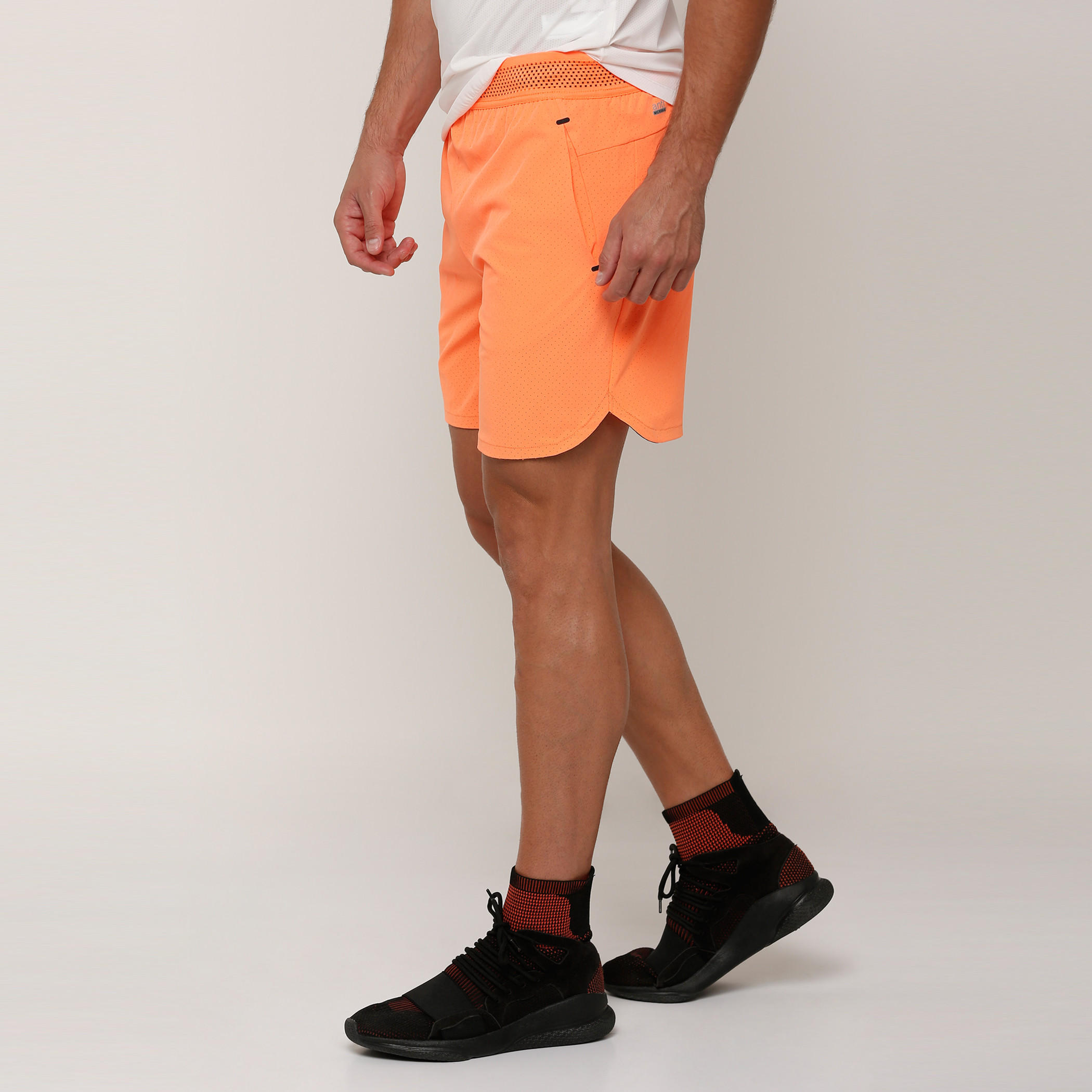 شورت بخصر مطّاطي وجيوب-men-clothing-sportswearandactivewear-bottoms-image-3