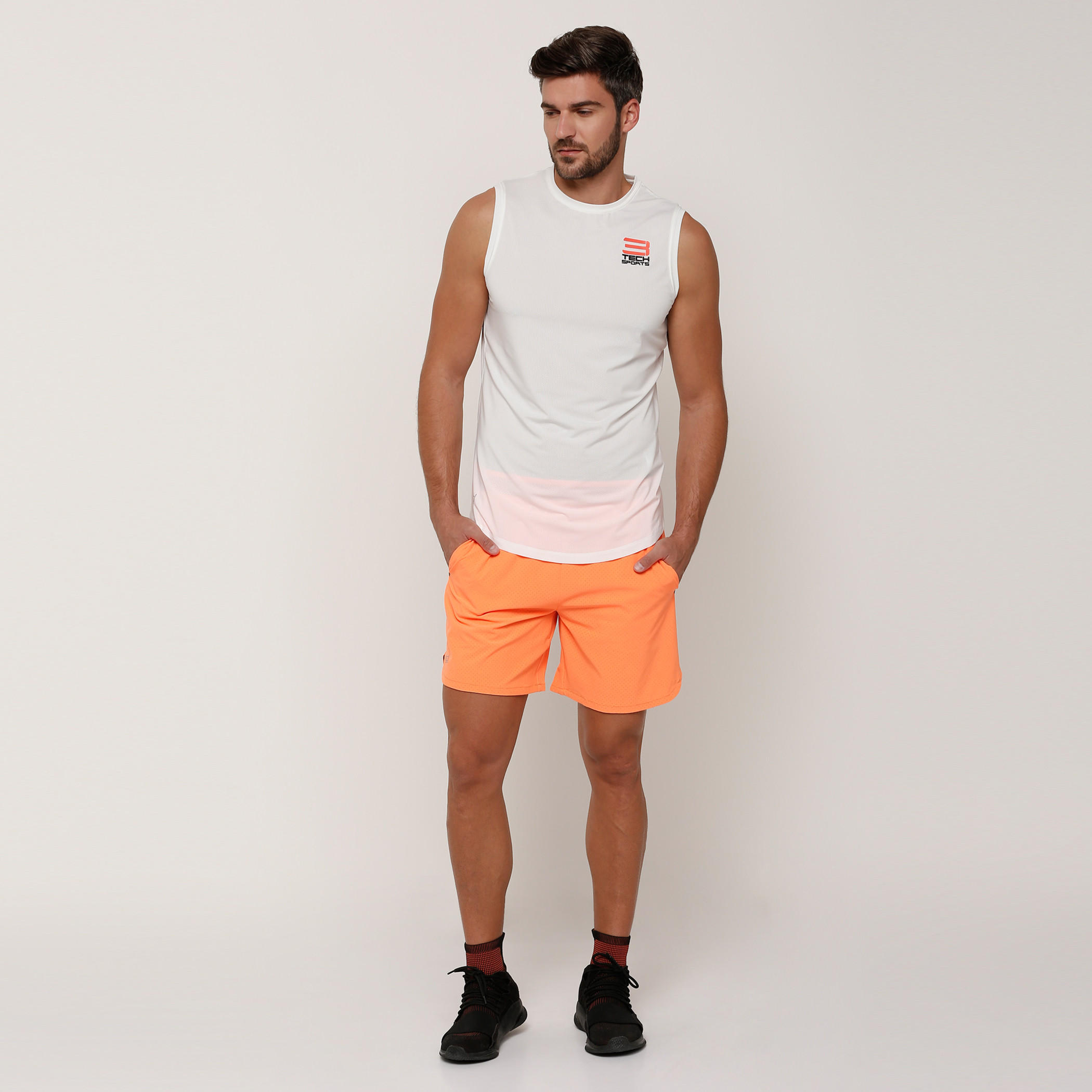 شورت بخصر مطّاطي وجيوب-men-clothing-sportswearandactivewear-bottoms-image-5