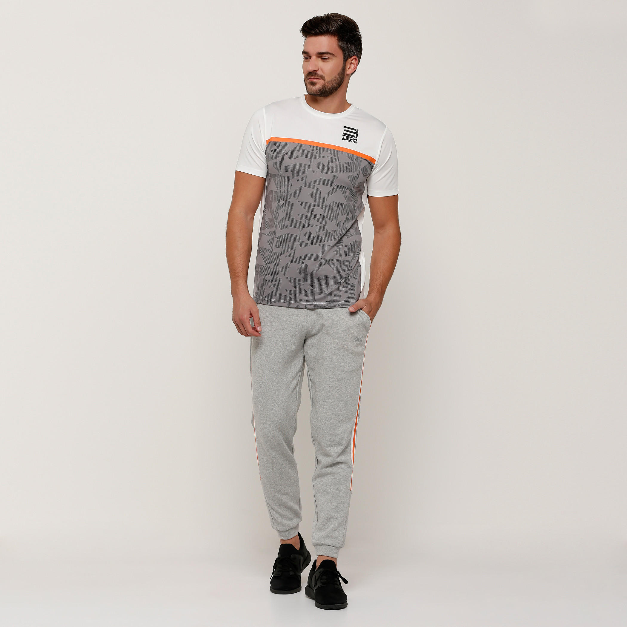 بنطال رياضي طويل بخصر مطّاطي وشريطة جانبية-men-clothing-sportswearandactivewear-bottoms-image-5