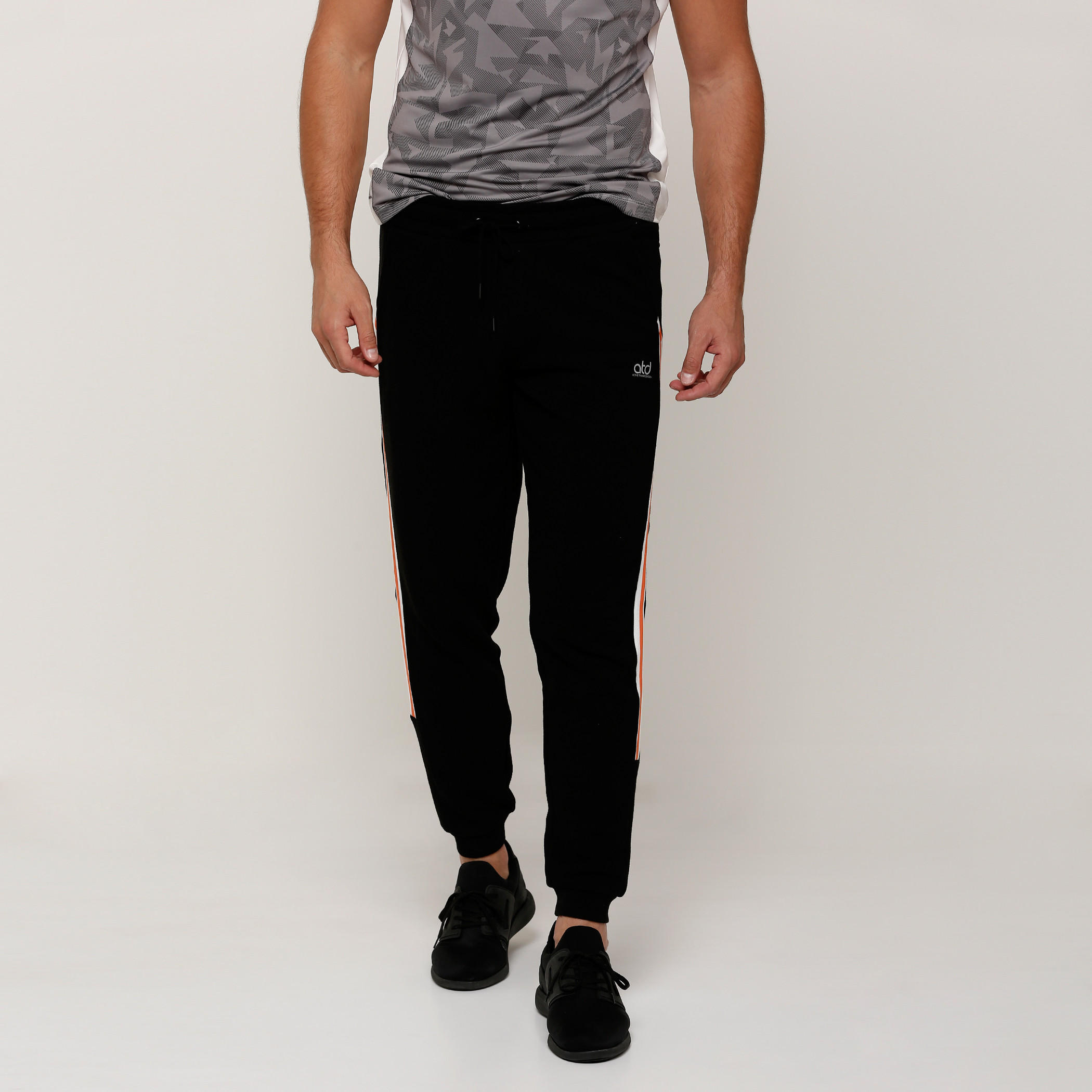 بنطال رياضي طويل بخصر مطّاطي وشريطة جانبية-men-clothing-sportswearandactivewear-bottoms-image-1