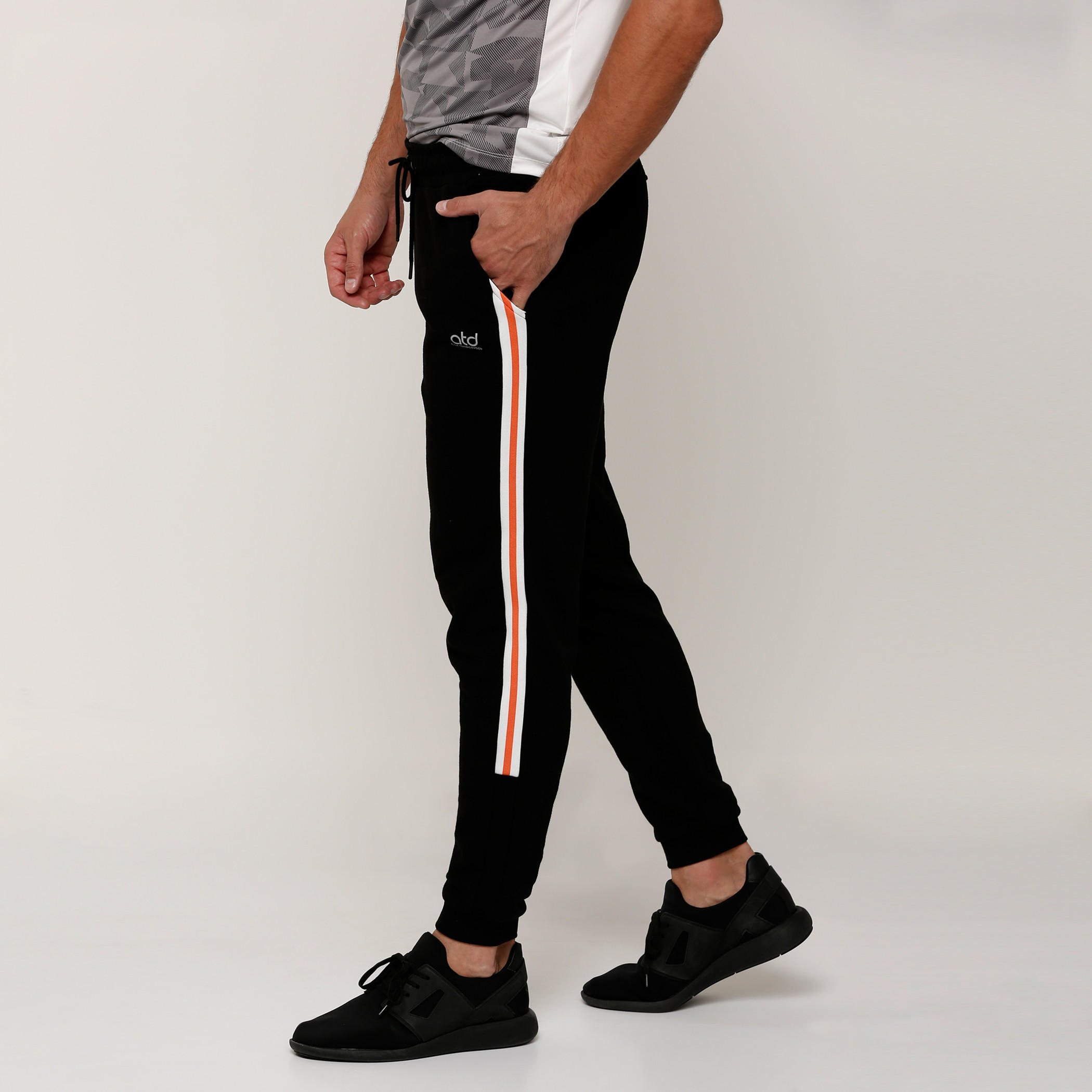 بنطال رياضي طويل بخصر مطّاطي وشريطة جانبية-men-clothing-sportswearandactivewear-bottoms-image-3