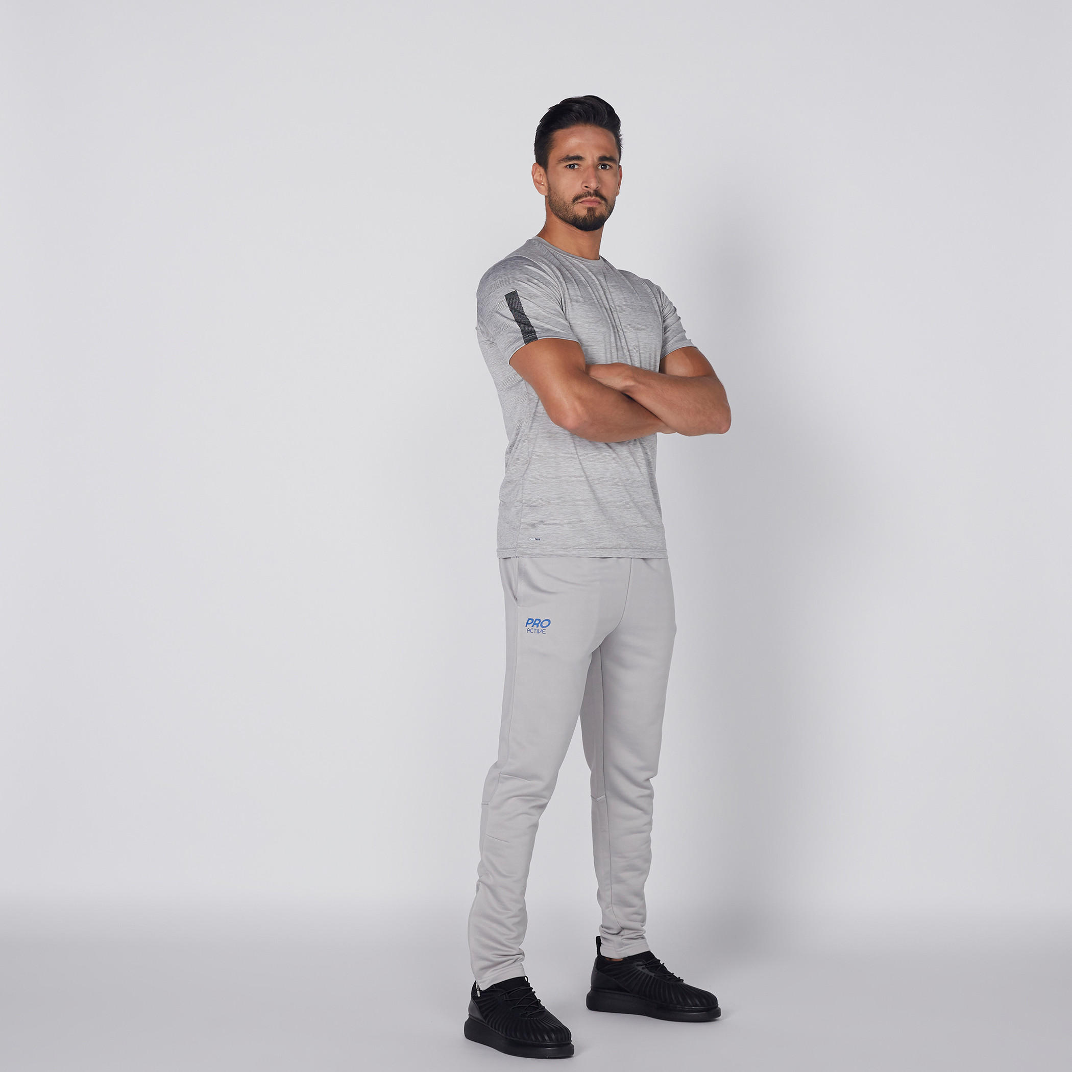 تيشيرت بياقة مستديرة وأكمام قصيرة-men-clothing-sportswearandactivewear-tshirtsandpolos-image-1