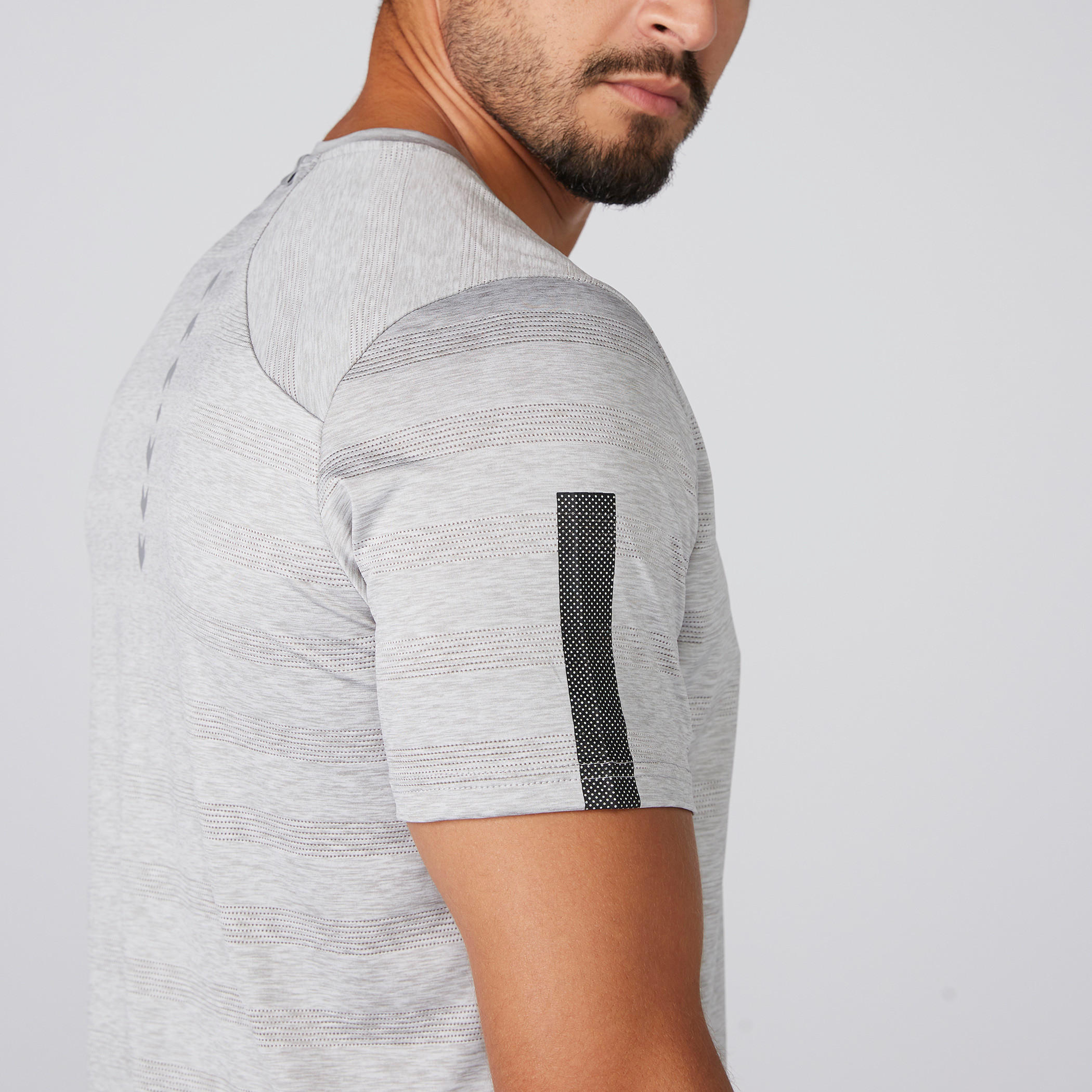 تيشيرت بياقة مستديرة وأكمام قصيرة-men-clothing-sportswearandactivewear-tshirtsandpolos-image-2
