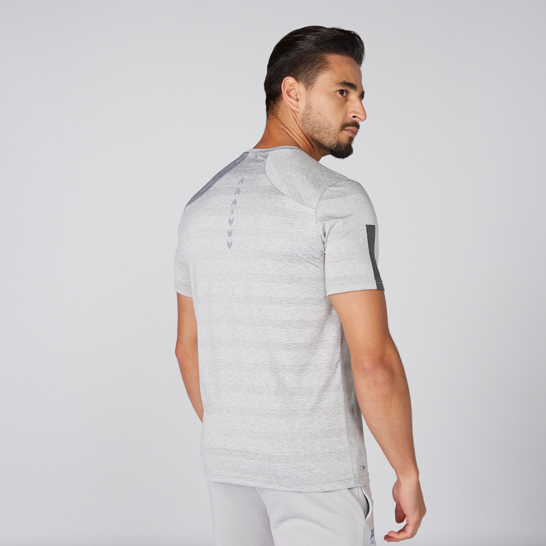 تيشيرت بياقة مستديرة وأكمام قصيرة-men-clothing-sportswearandactivewear-tshirtsandpolos-image-4