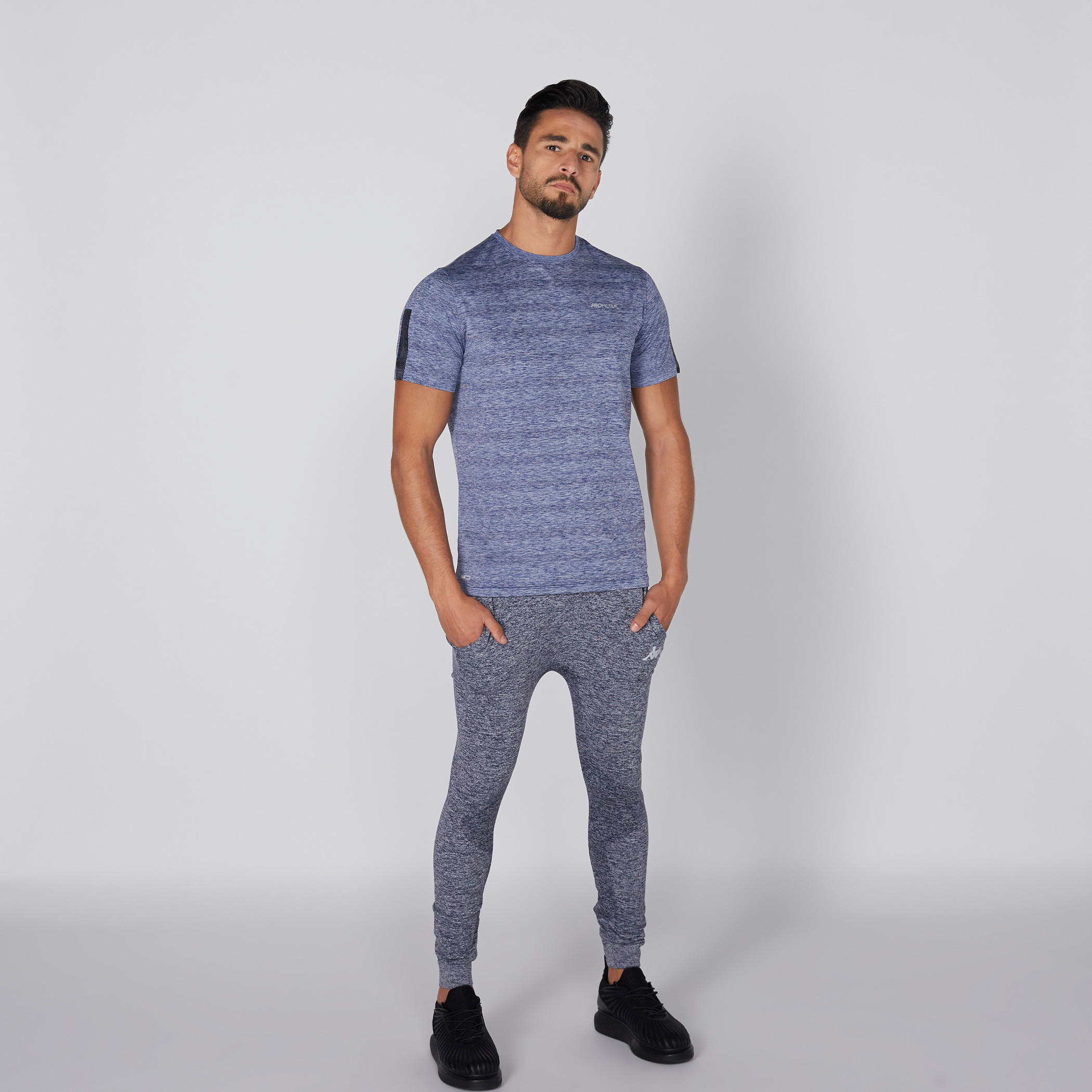 تيشيرت بياقة مستديرة وأكمام قصيرة-men-clothing-sportswearandactivewear-tshirtsandpolos-image-3