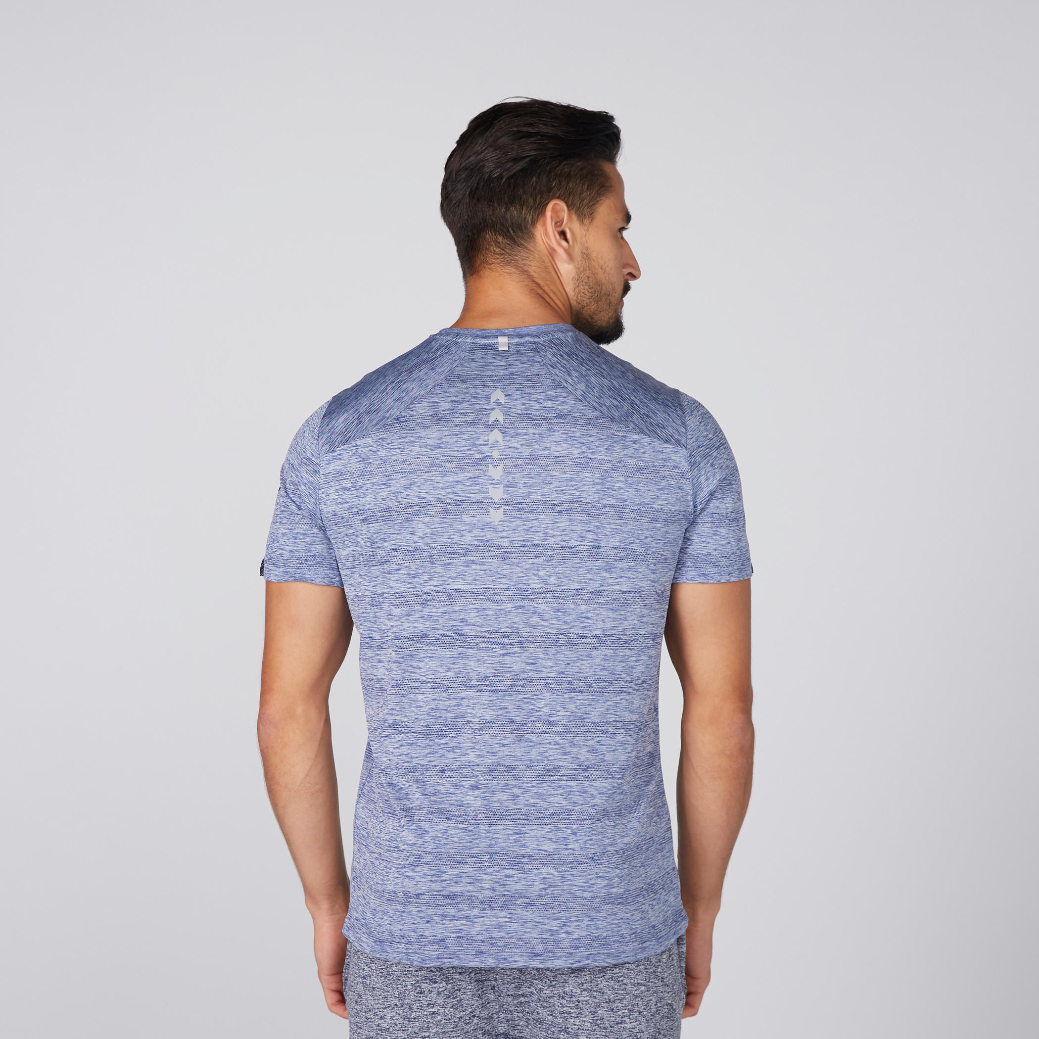 تيشيرت بياقة مستديرة وأكمام قصيرة-men-clothing-sportswearandactivewear-tshirtsandpolos-image-4