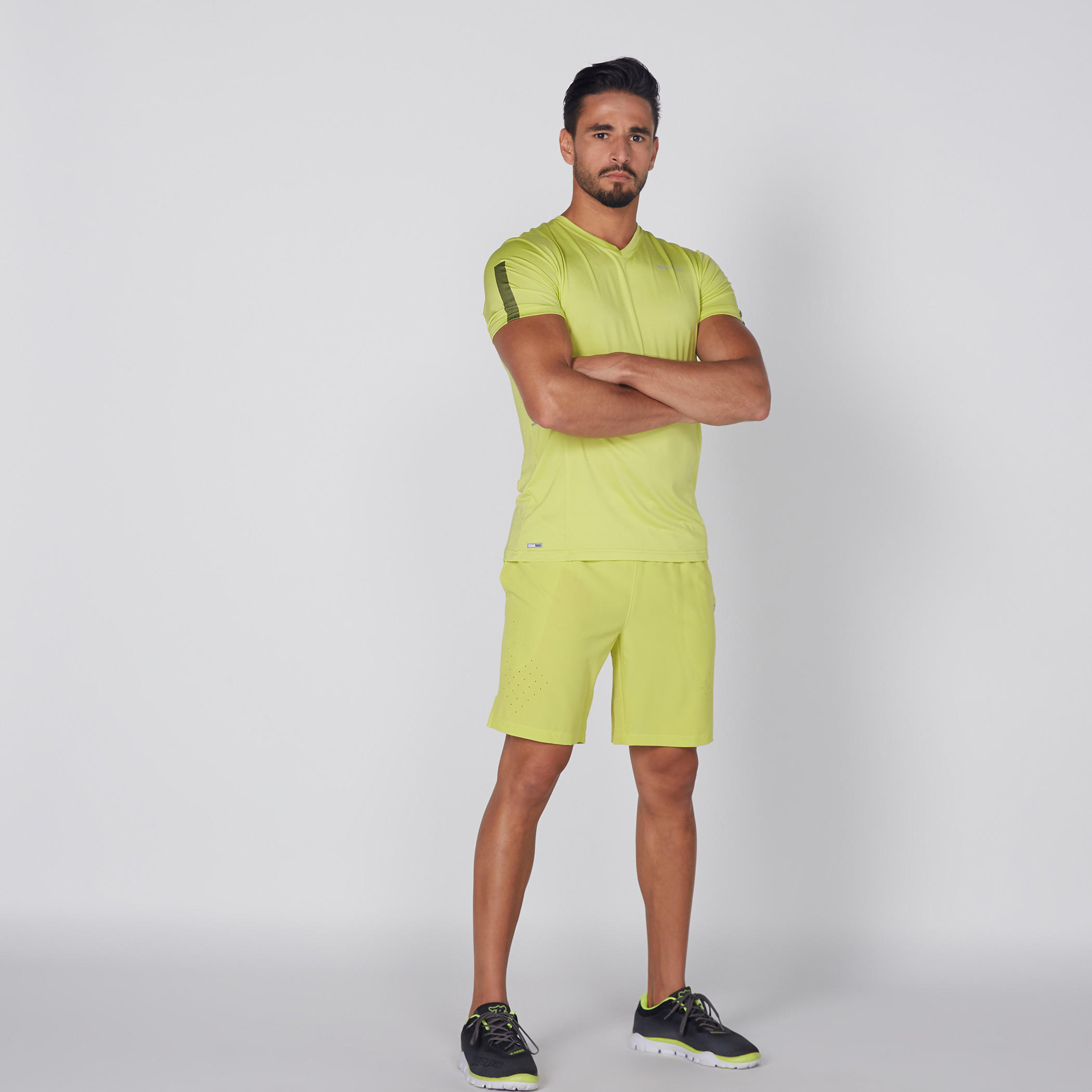 تيشيرت بياقة V وأكمام قصيرة-men-clothing-sportswearandactivewear-tshirtsandpolos-image-1