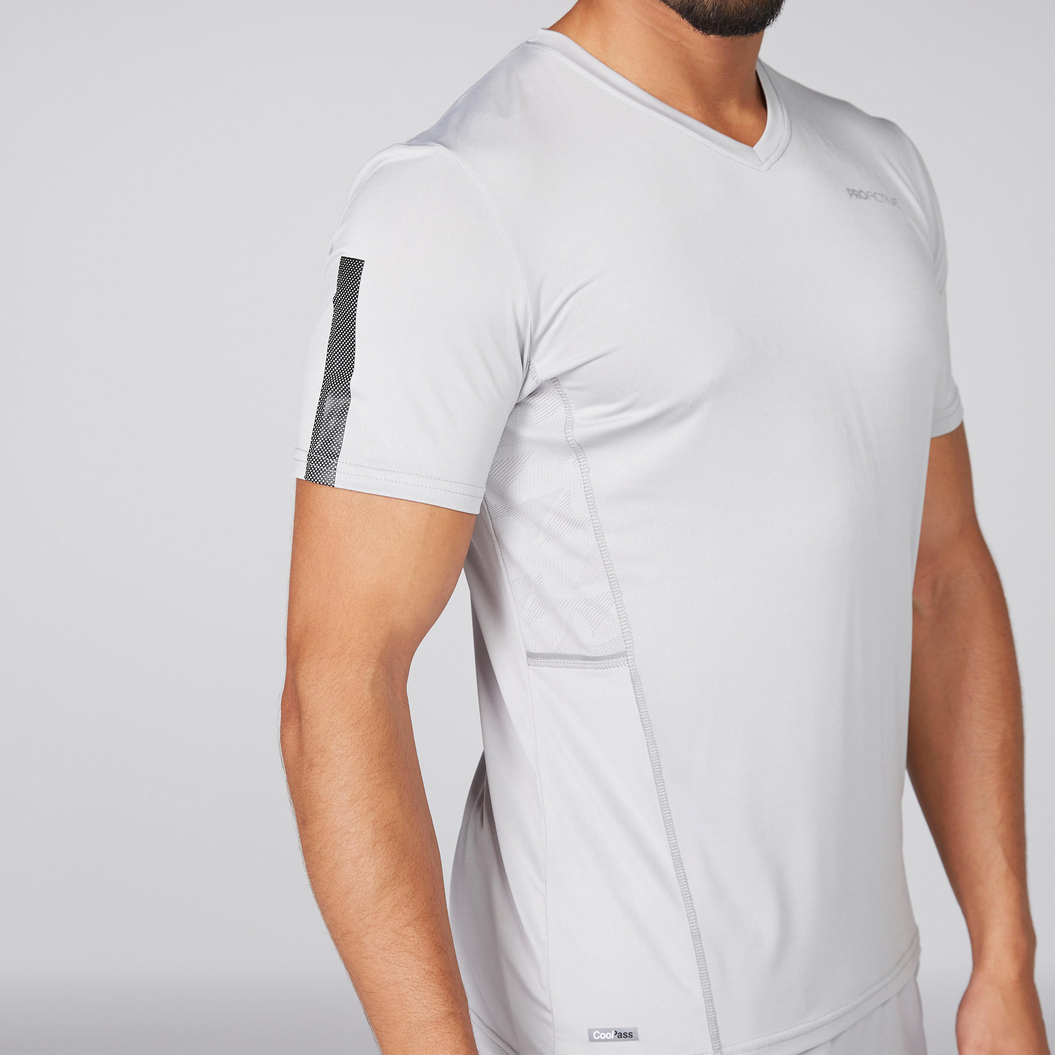 تيشيرت بياقة V وأكمام قصيرة-men-clothing-sportswearandactivewear-tshirtsandpolos-image-3