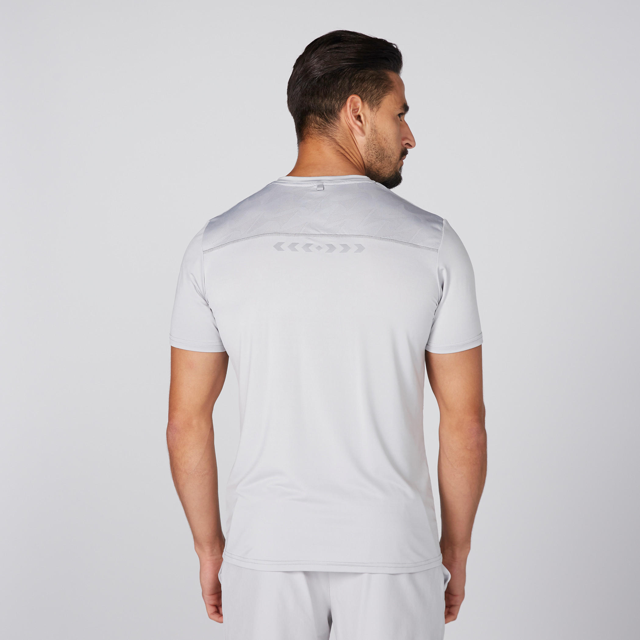 تيشيرت بياقة V وأكمام قصيرة-men-clothing-sportswearandactivewear-tshirtsandpolos-image-4