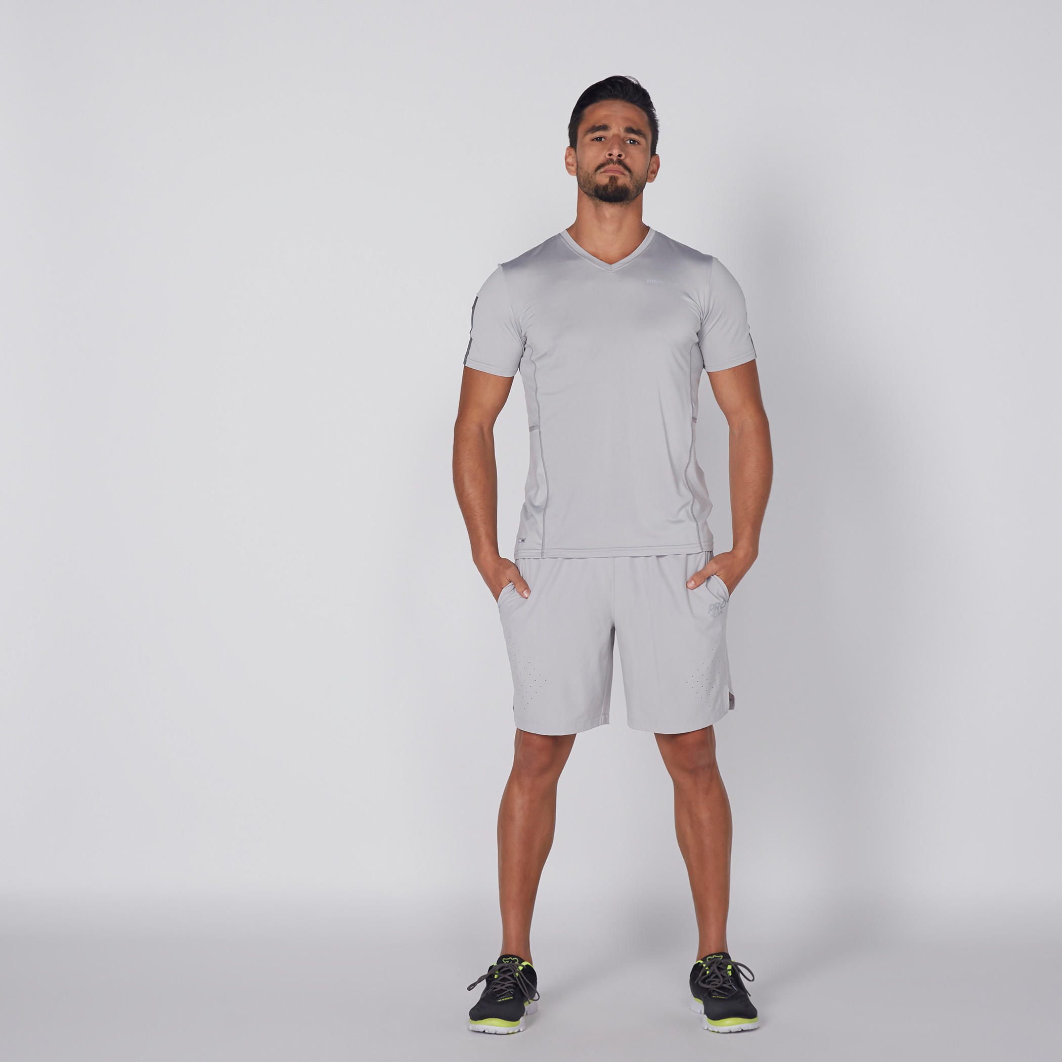 شورت بخصر مطّاطي مثقّب وجيوب-men-clothing-sportswearandactivewear-bottoms-image-1