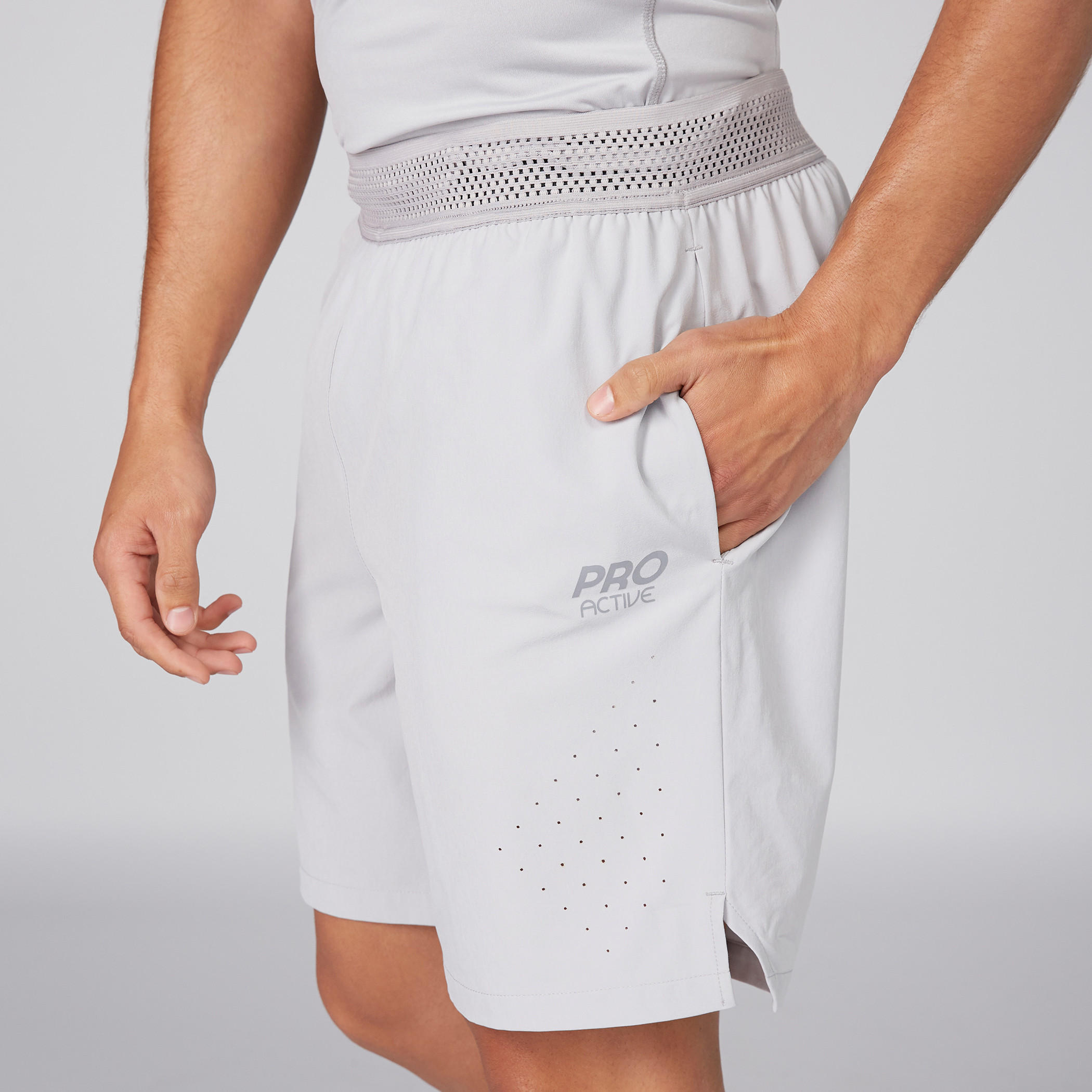 شورت بخصر مطّاطي مثقّب وجيوب-men-clothing-sportswearandactivewear-bottoms-image-2