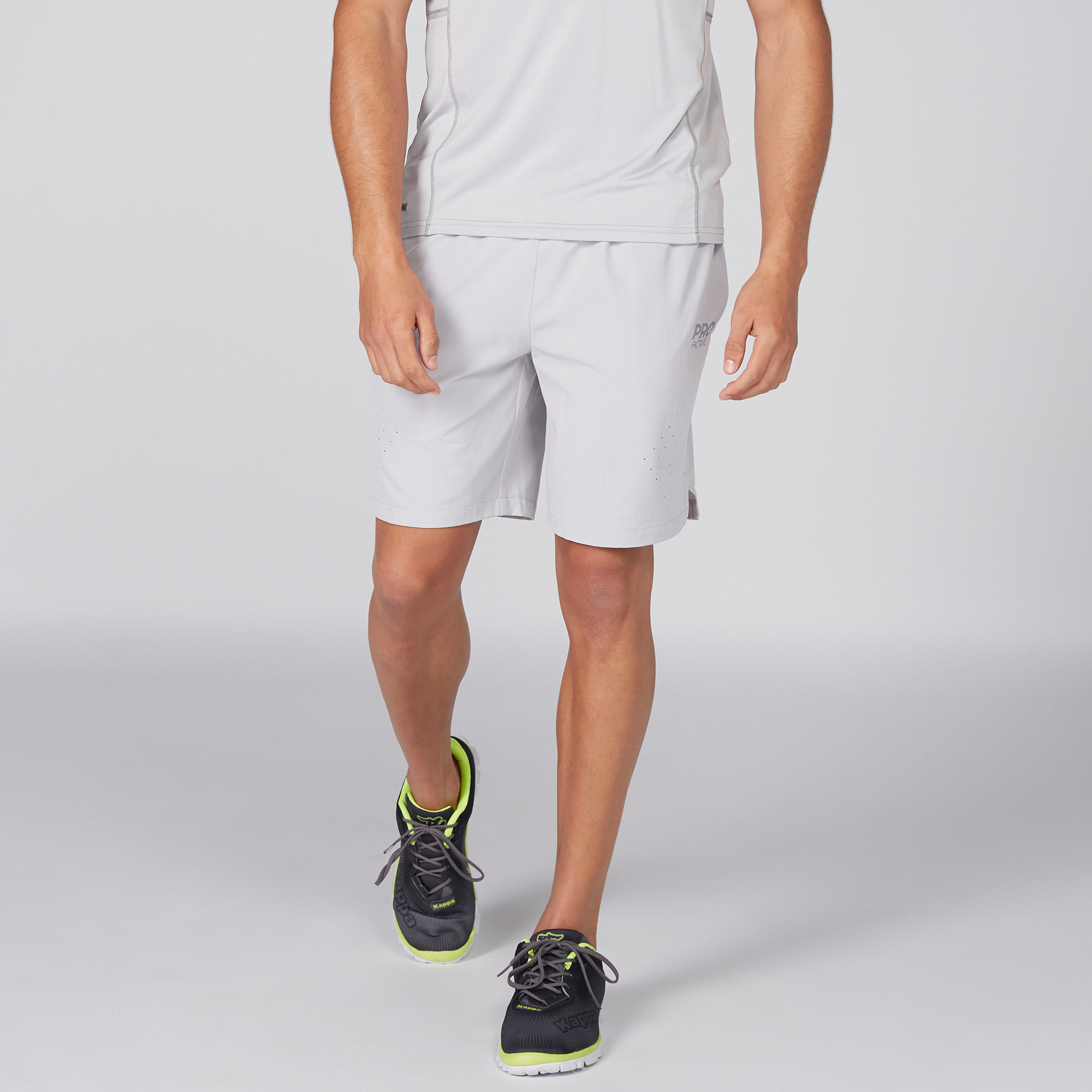 شورت بخصر مطّاطي مثقّب وجيوب-men-clothing-sportswearandactivewear-bottoms-image-3
