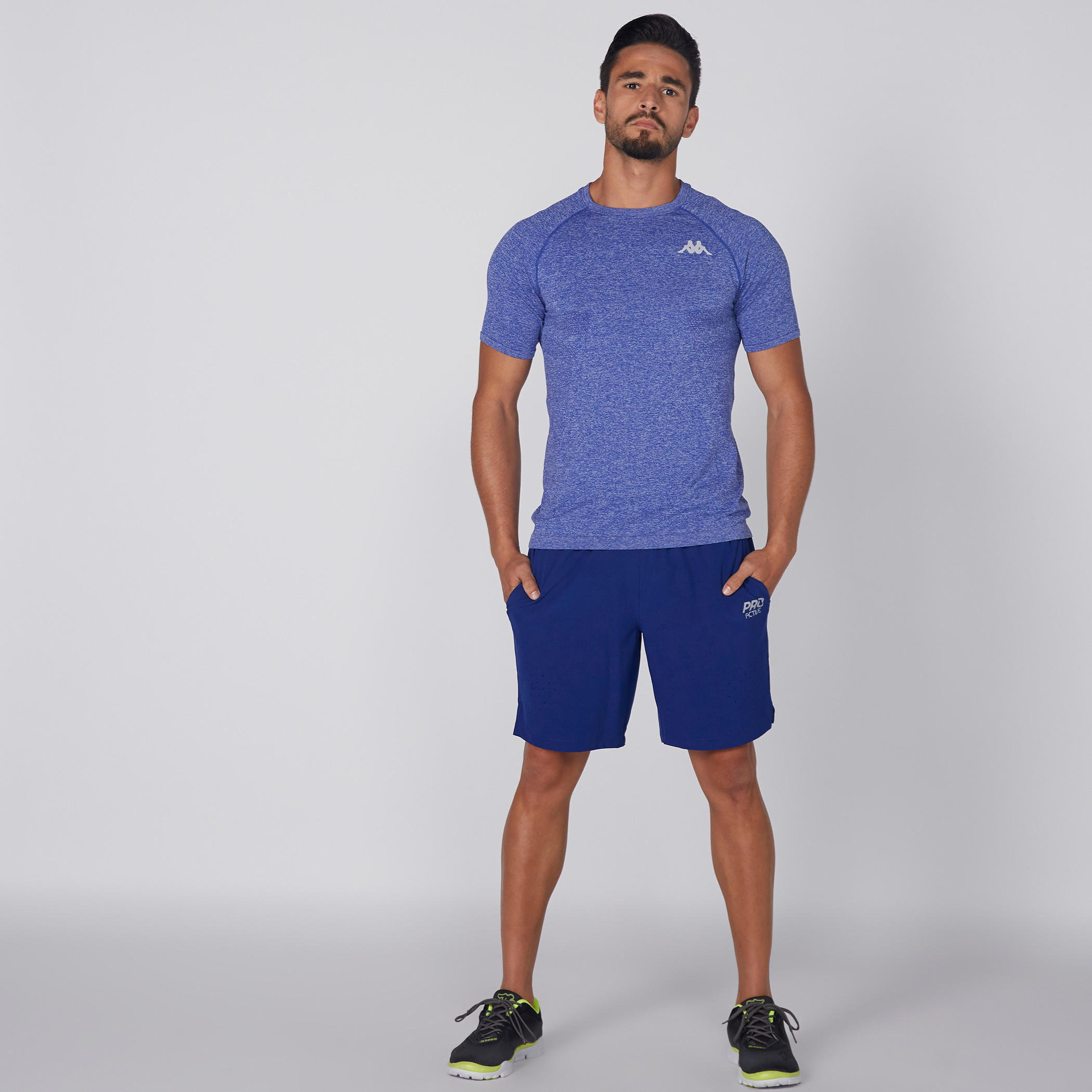 شورت بخصر مطّاطي مثقّب وجيوب-men-clothing-sportswearandactivewear-bottoms-image-1