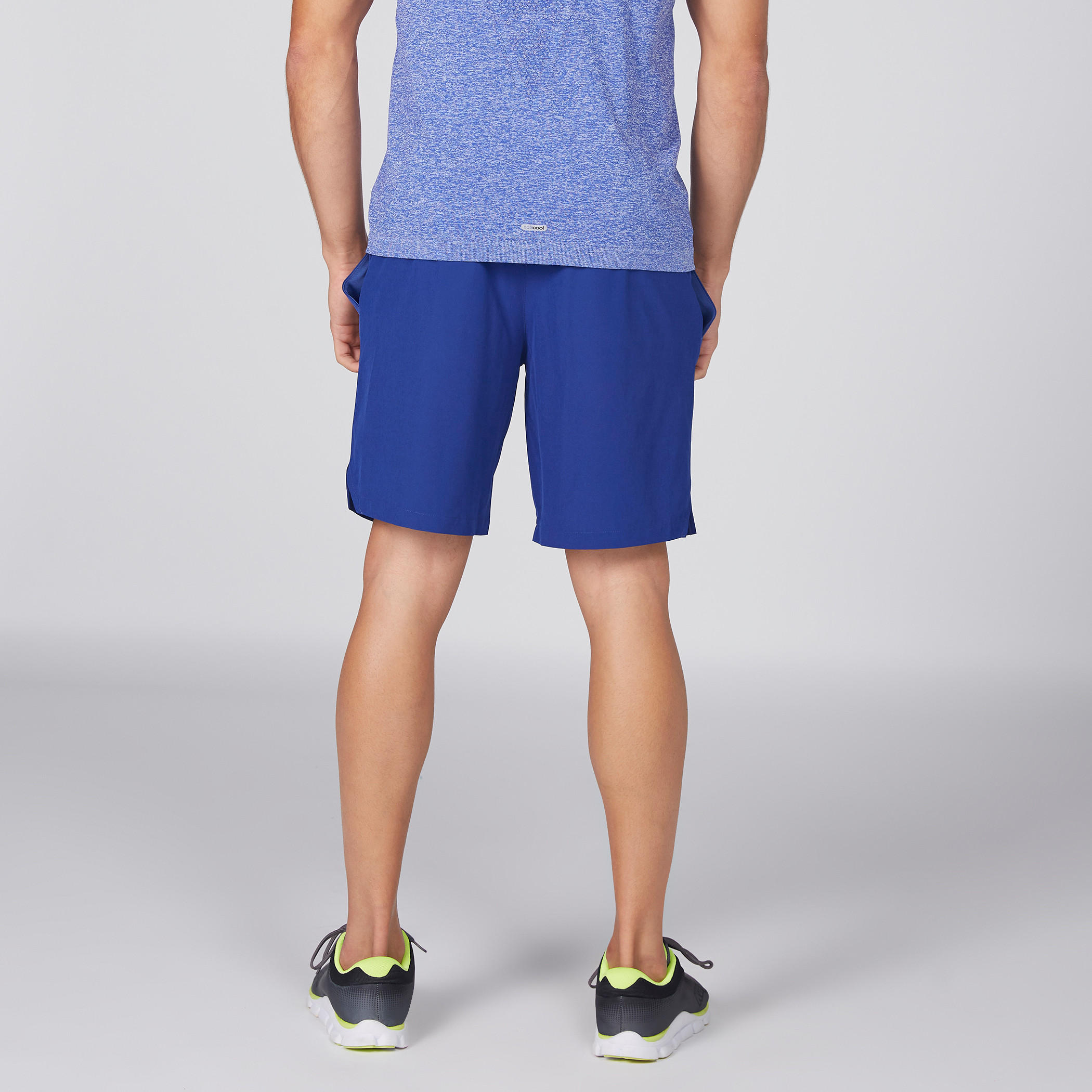 شورت بخصر مطّاطي مثقّب وجيوب-men-clothing-sportswearandactivewear-bottoms-image-4
