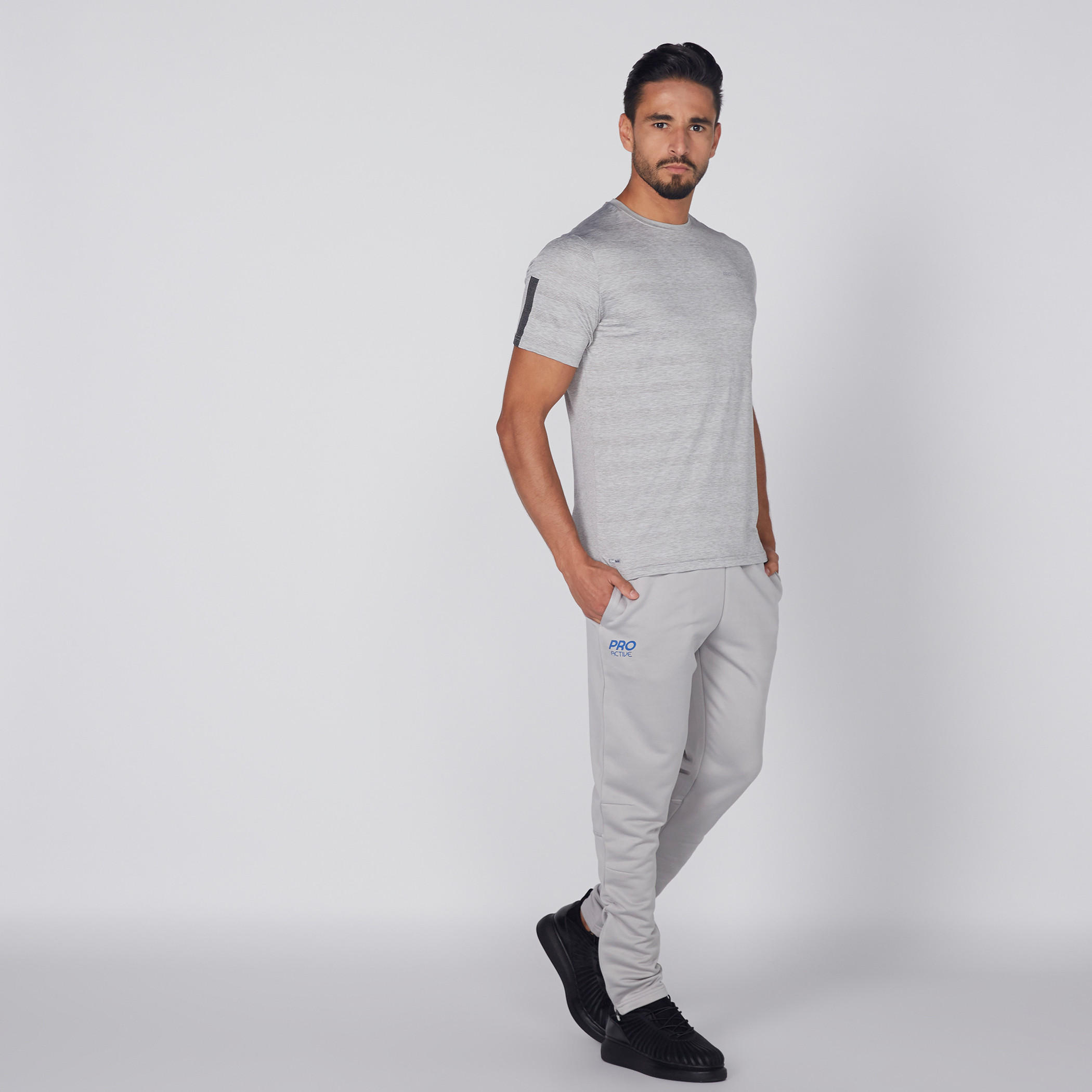 بنطال رياضي طويل بخصر مطّاطي-men-clothing-sportswearandactivewear-bottoms-image-2