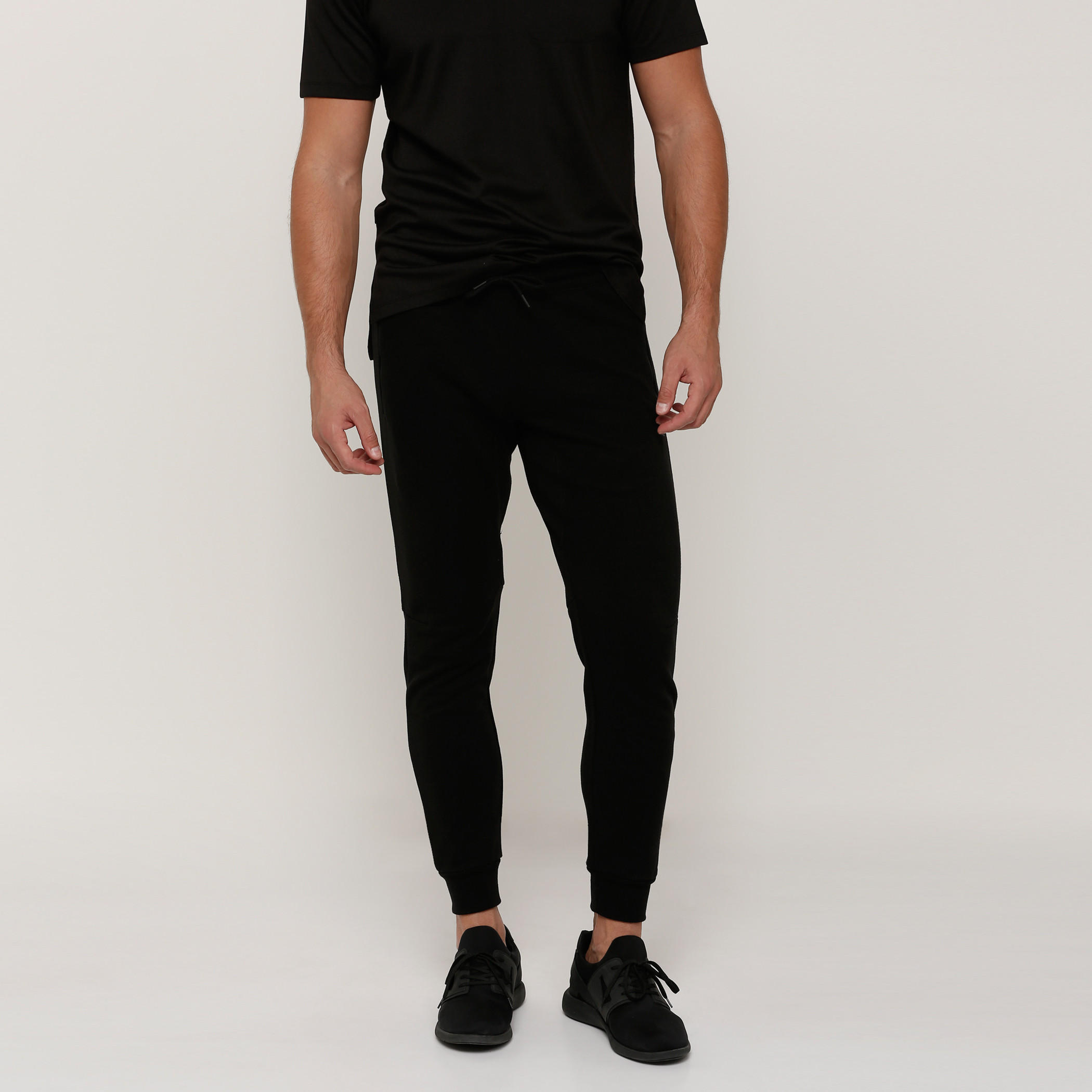 بنطال رياضي طويل بخصر مطّاطي وجيوب-men-clothing-sportswearandactivewear-bottoms-image-1
