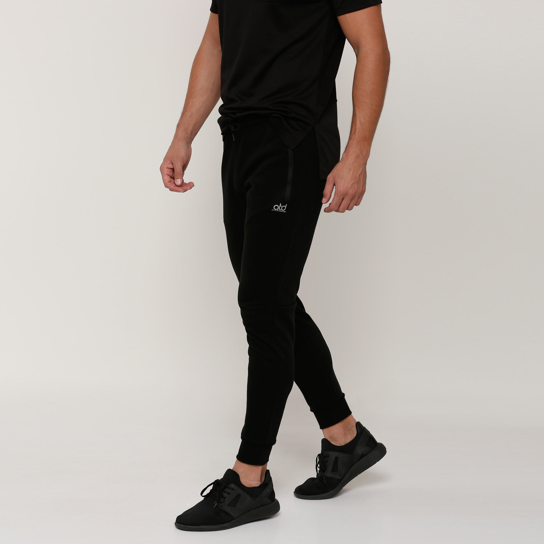 بنطال رياضي طويل بخصر مطّاطي وجيوب-men-clothing-sportswearandactivewear-bottoms-image-3