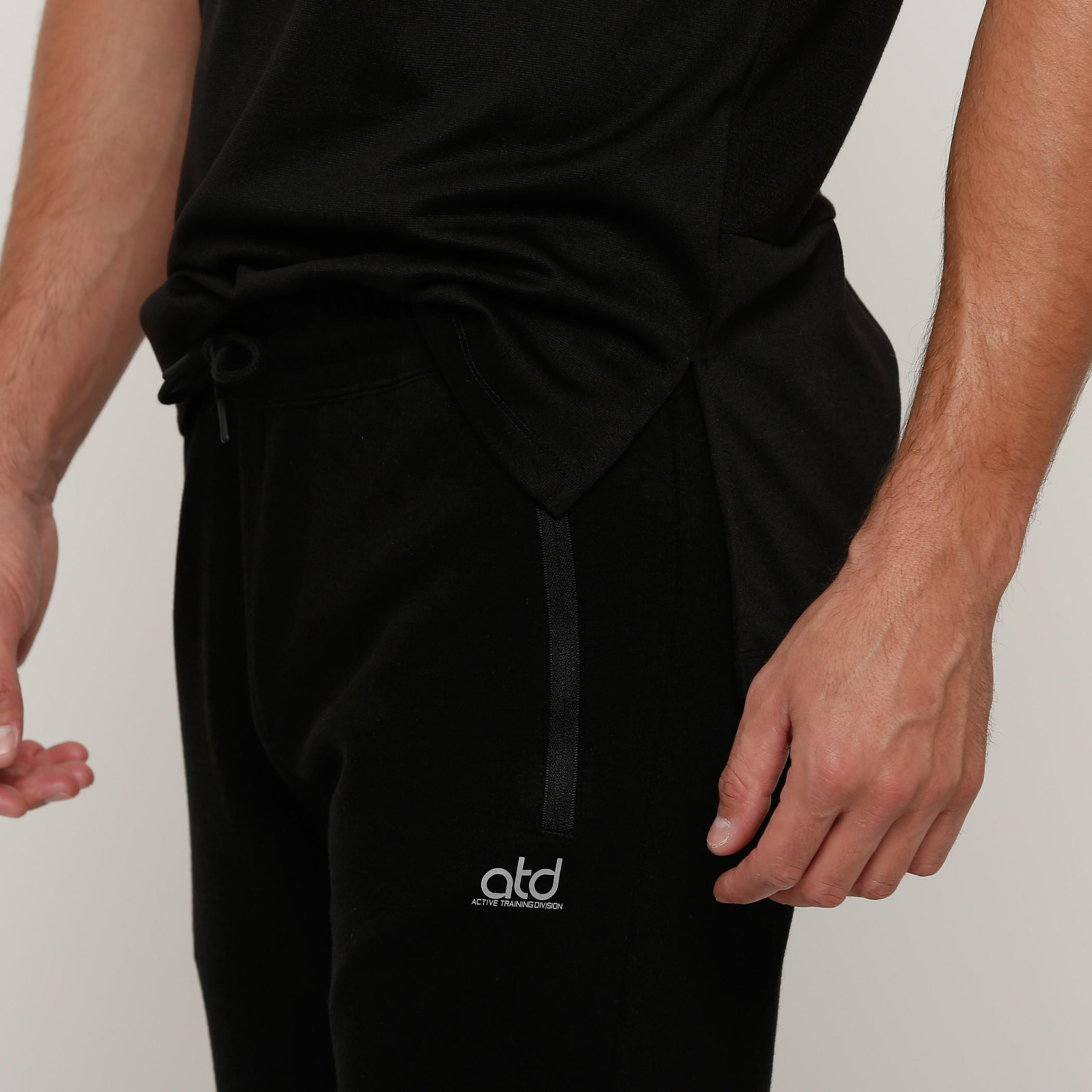 بنطال رياضي طويل بخصر مطّاطي وجيوب-men-clothing-sportswearandactivewear-bottoms-image-4