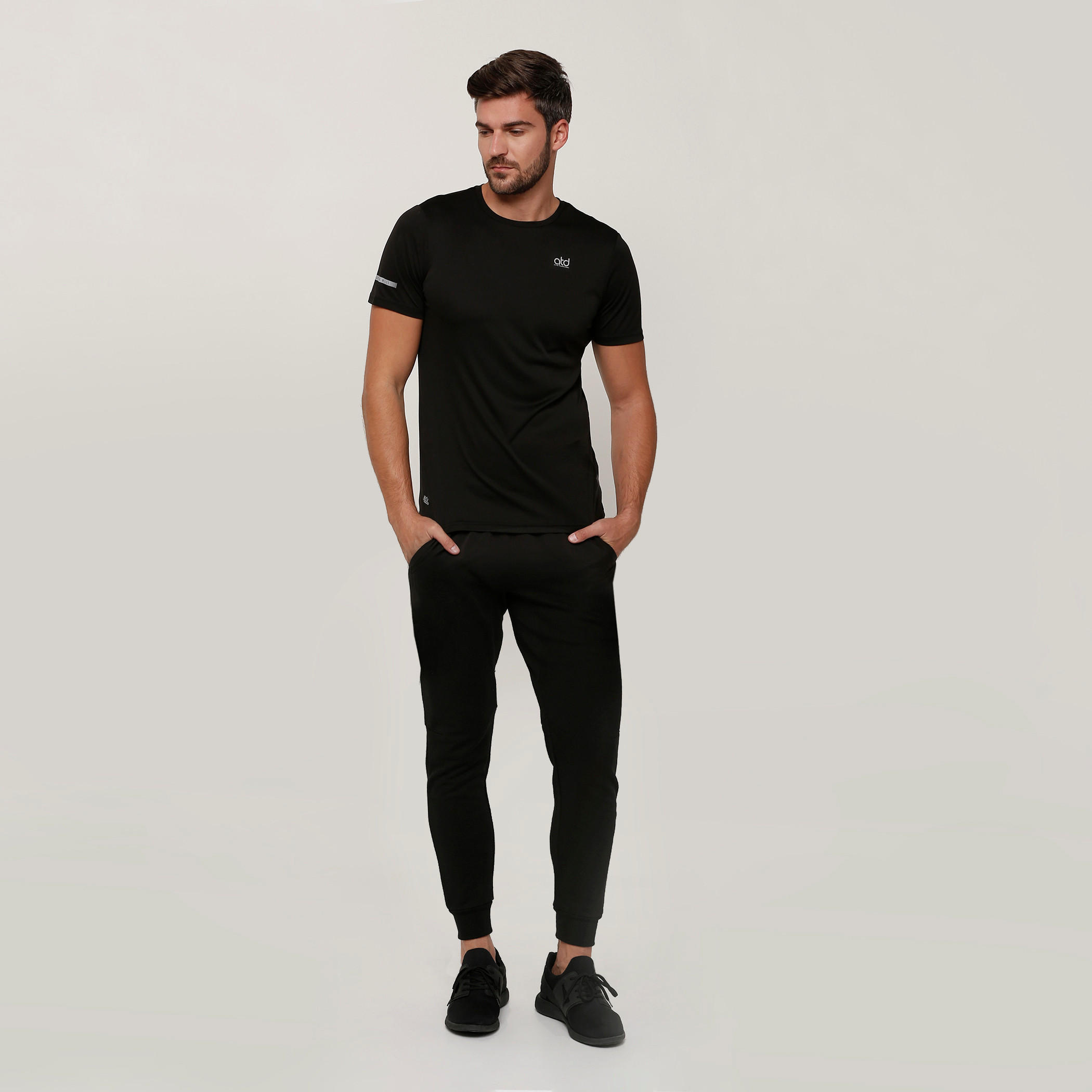 بنطال رياضي طويل بخصر مطّاطي وجيوب-men-clothing-sportswearandactivewear-bottoms-image-5