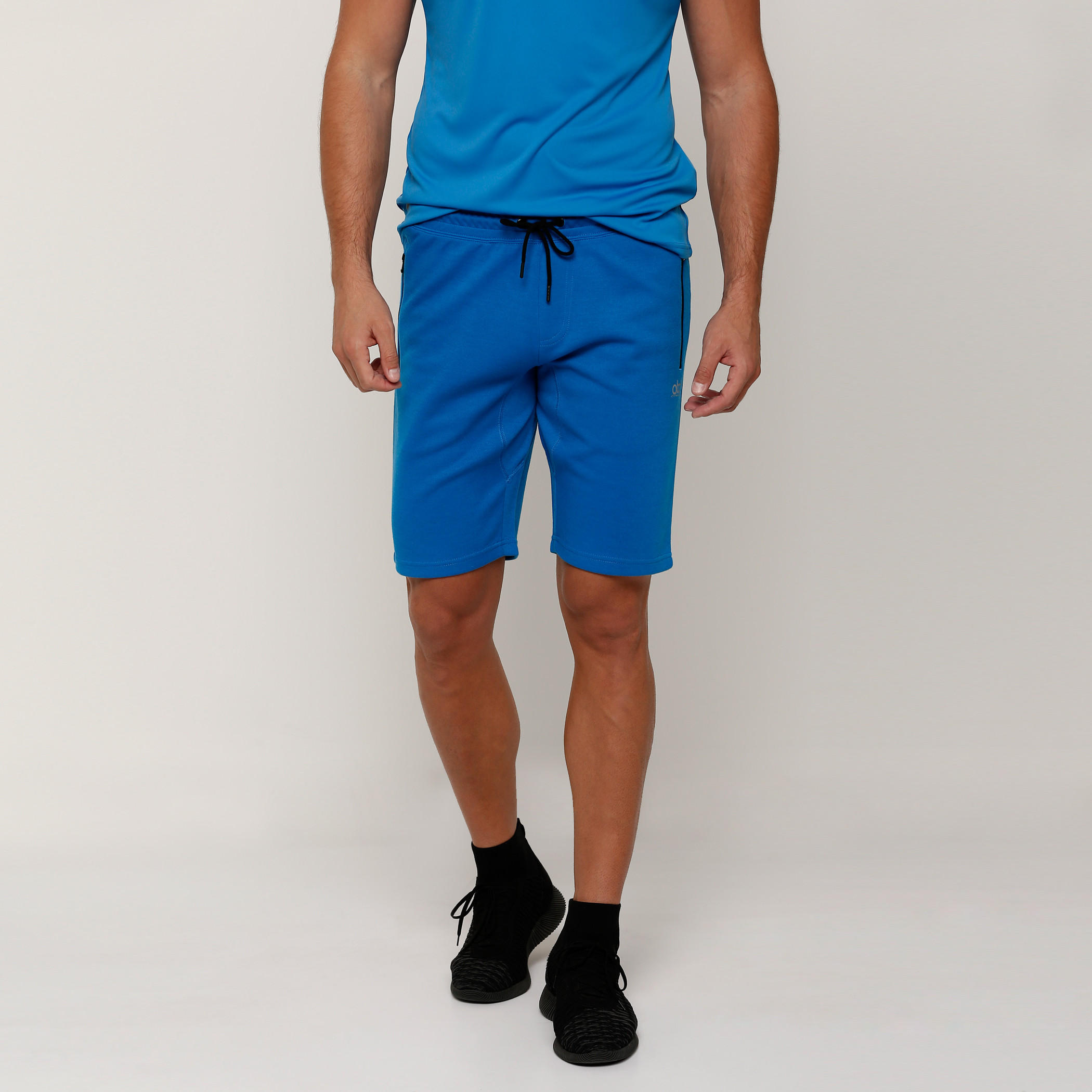 شورت بخصر مطّاطي وجيوب مع طبعات-men-clothing-sportswearandactivewear-bottoms-image-11
